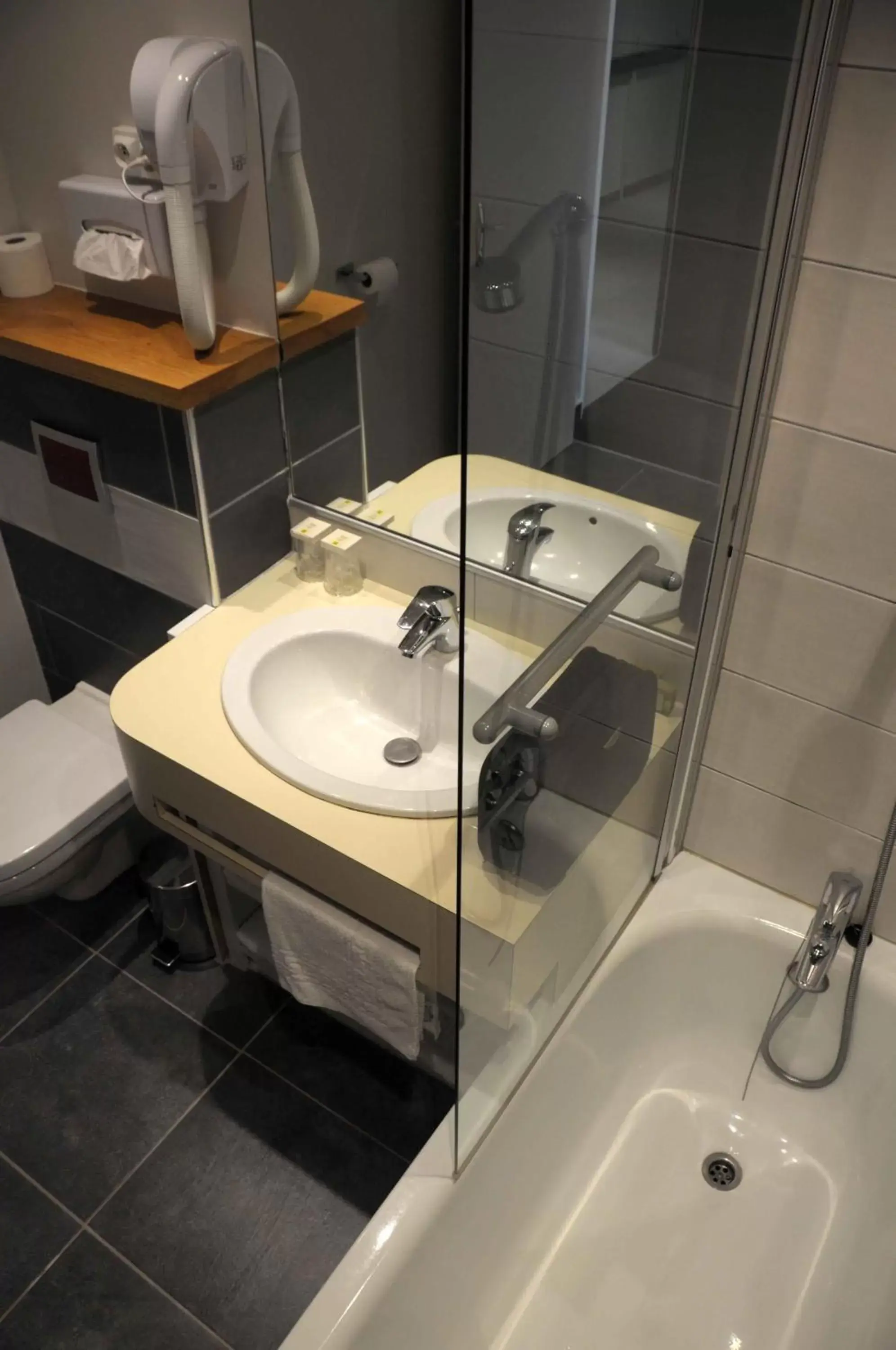 Bathroom in Relais De L'abbaye