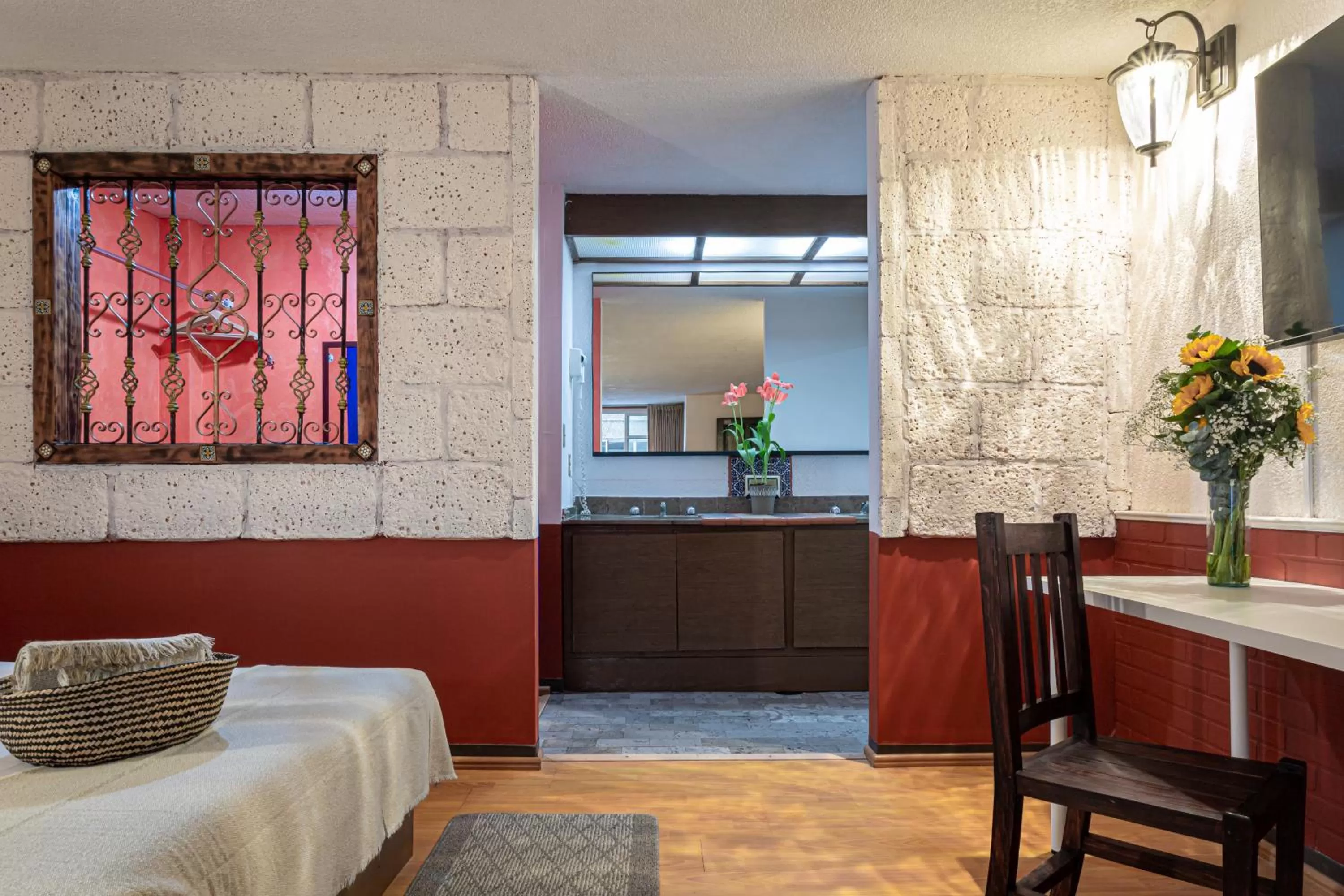 Photo of the whole room in Soy Local CDMX