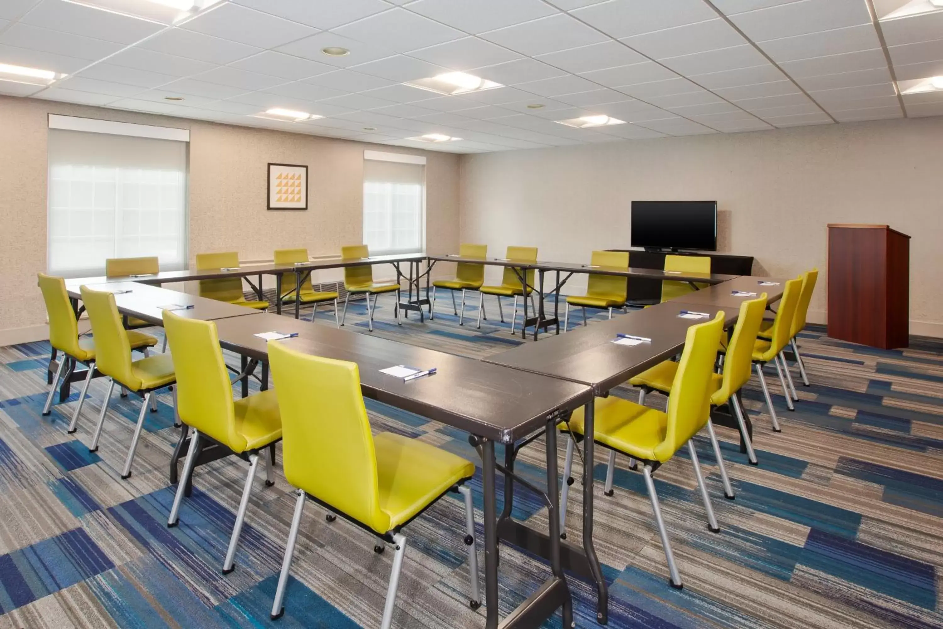 Meeting/conference room in Holiday Inn Express Hotel & Suites Warrenton, an IHG Hotel