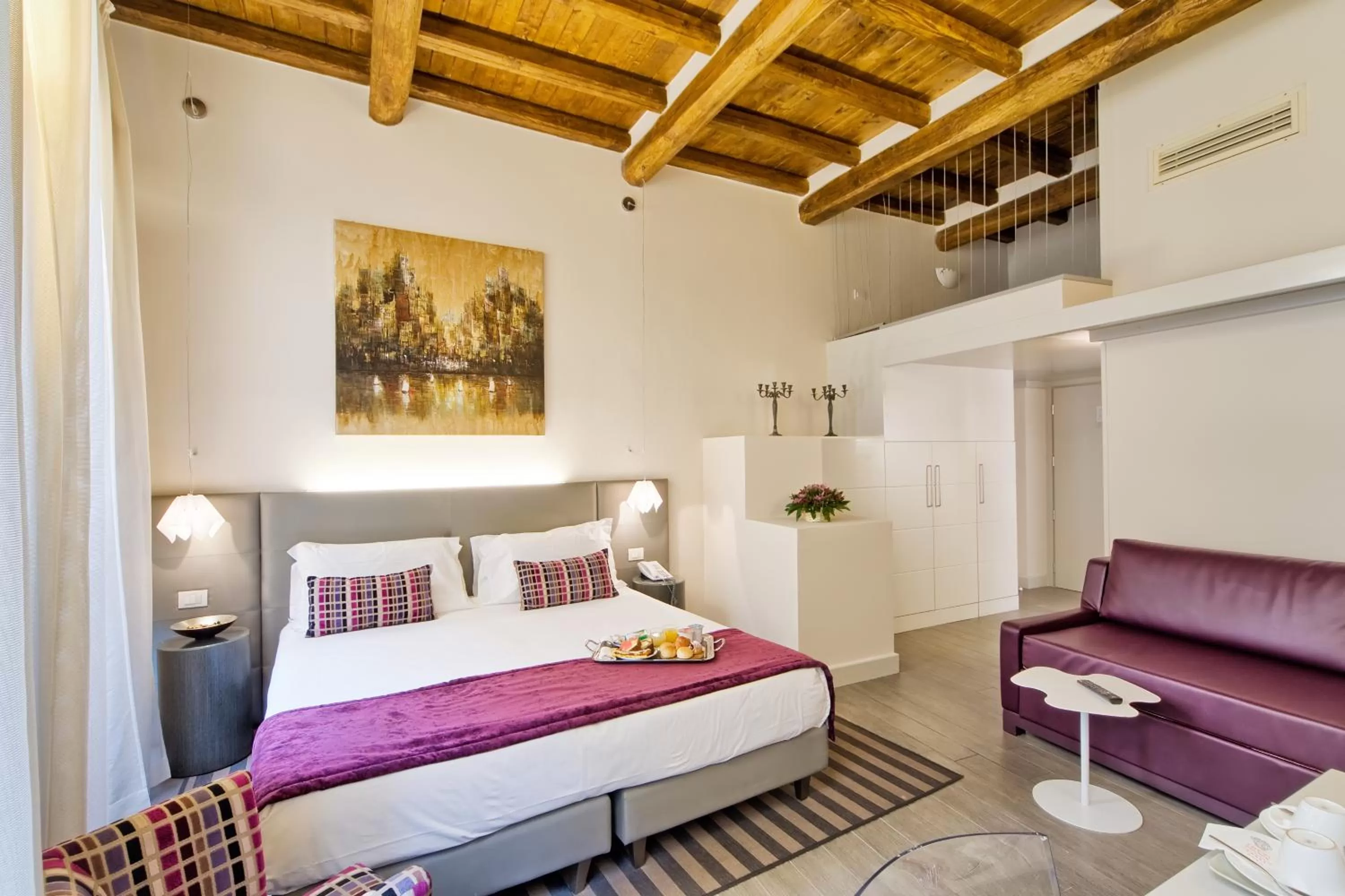 Photo of the whole room, Bed in Trevi Palace Luxury Inn