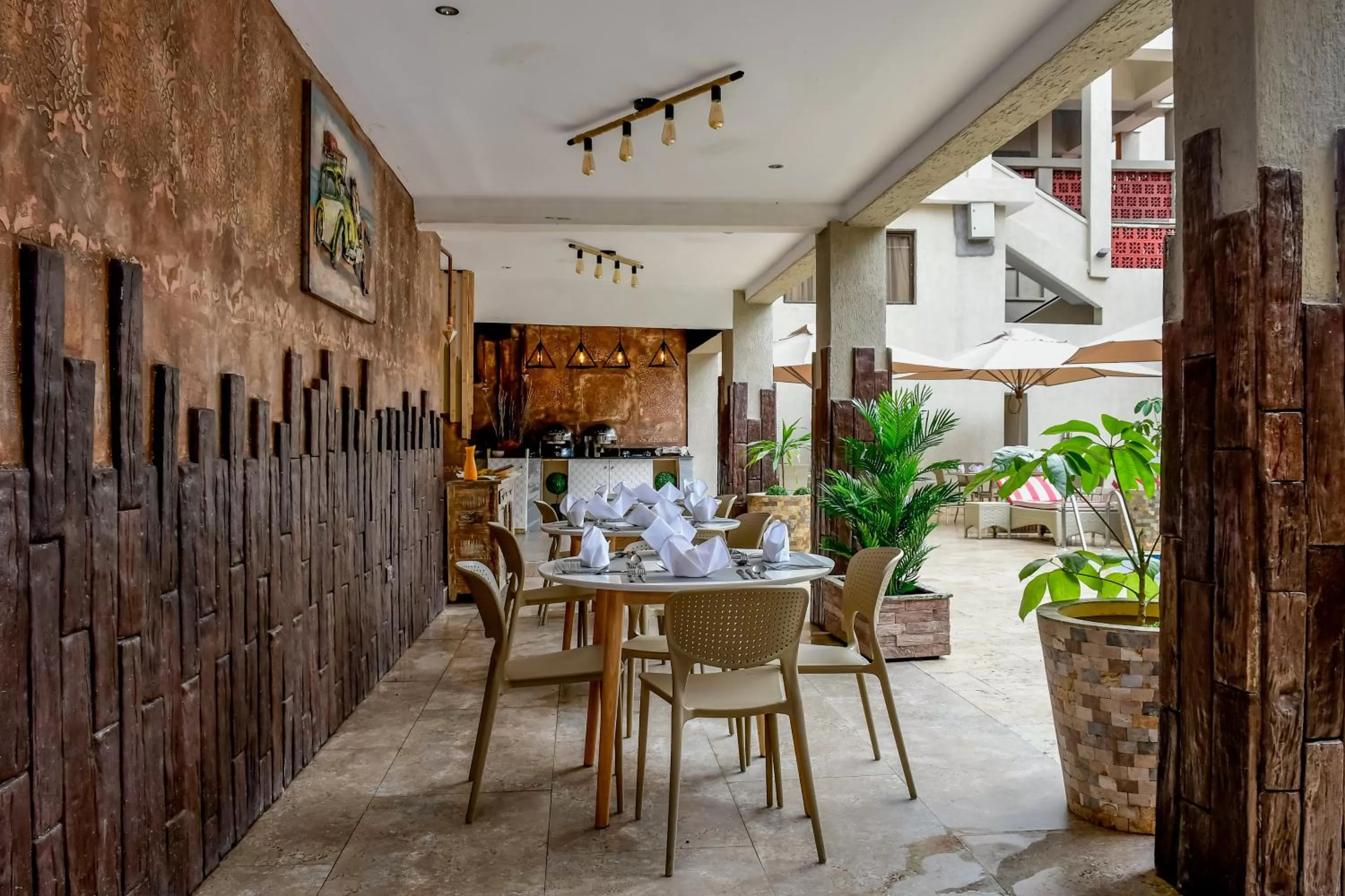 Food and drinks, Restaurant/Places to Eat in Hotel Waterbuck