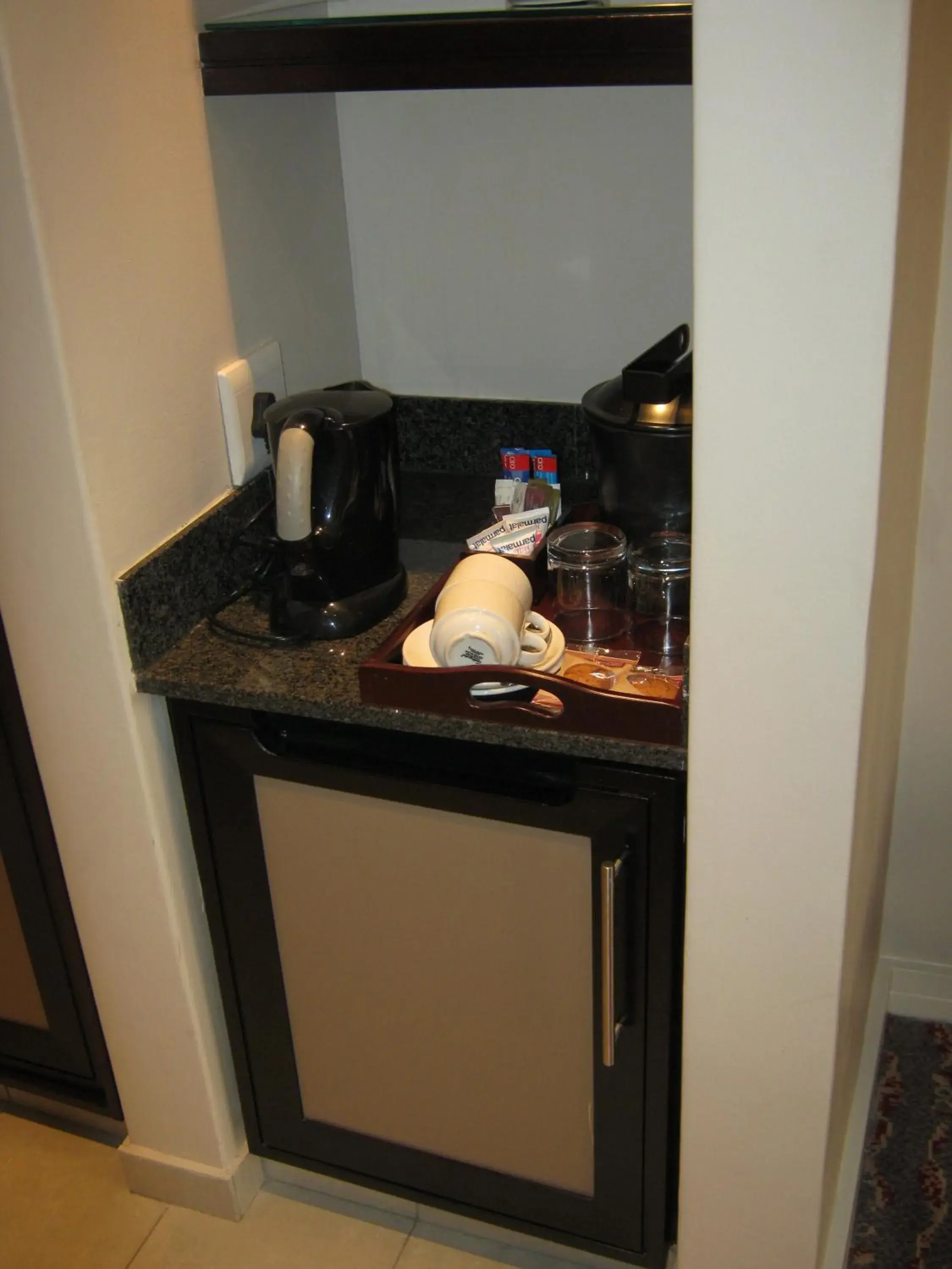 Coffee/tea facilities, Kitchen/Kitchenette in Peermont Mondior at Emperors Palace Johannesburg