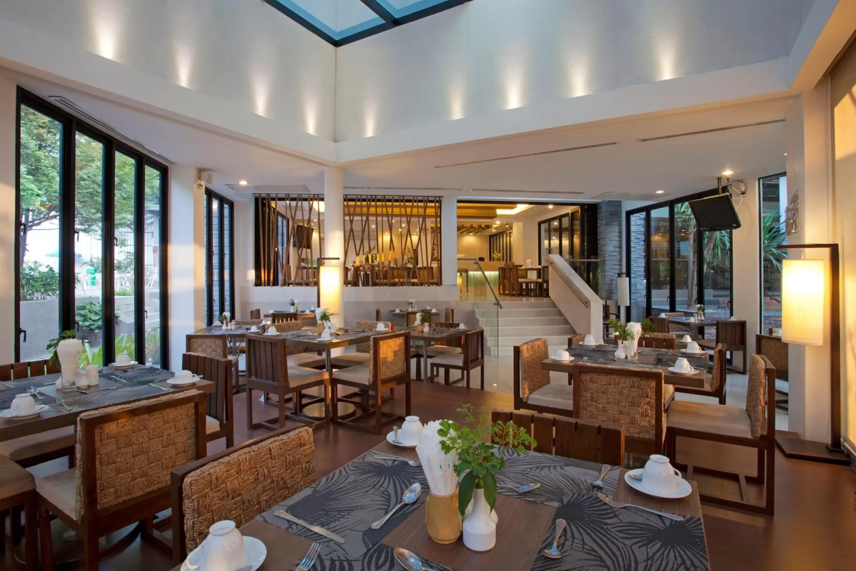 Restaurant/Places to Eat in Areca Lodge