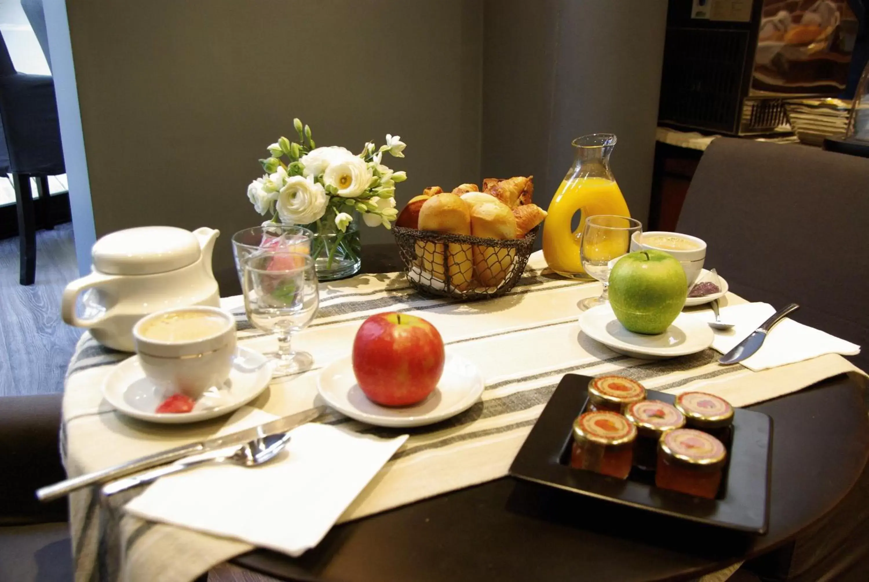 Food and drinks, Breakfast in Atelier Montparnasse Hotel