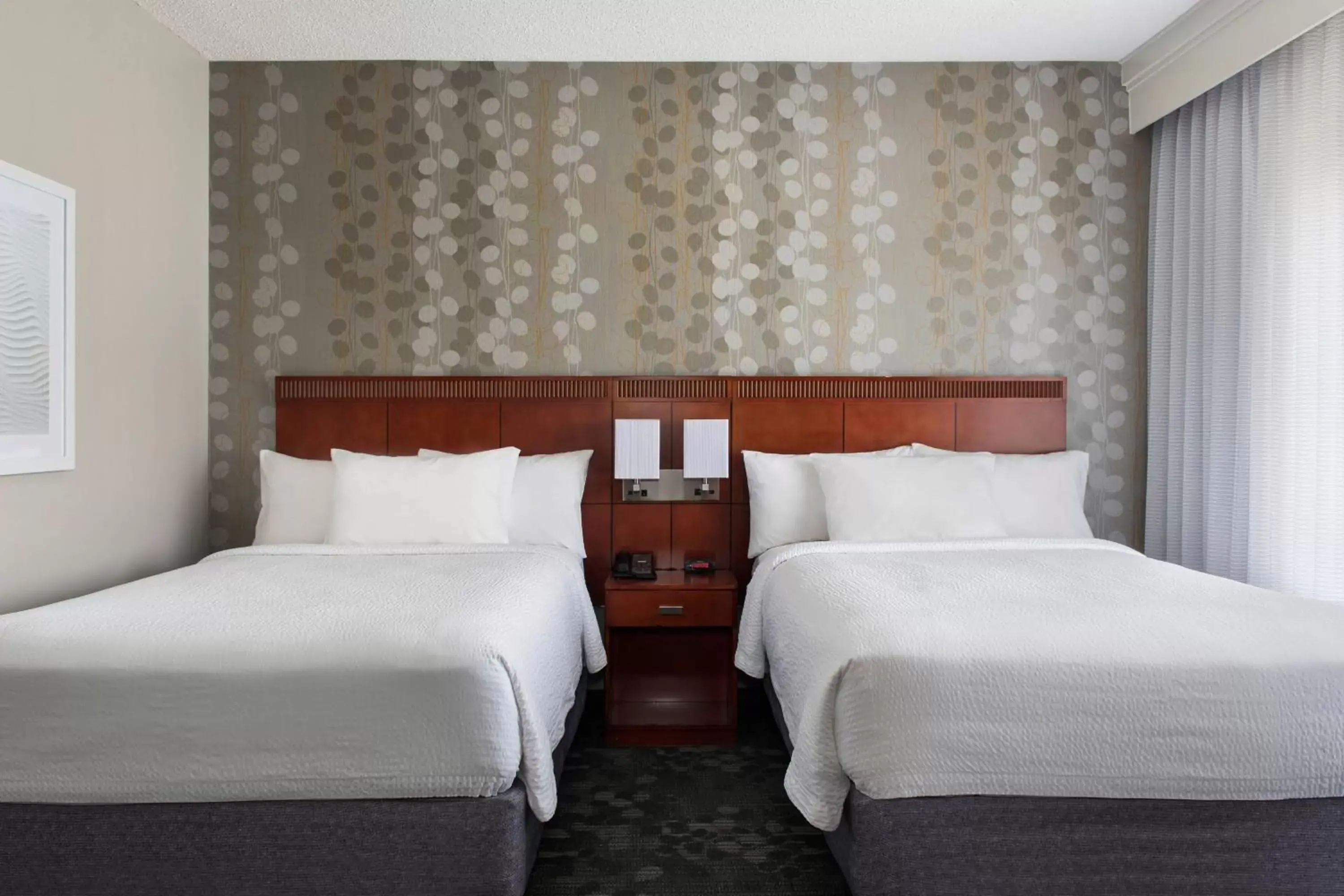 Bedroom, Bed in Courtyard by Marriott Lincroft Red Bank