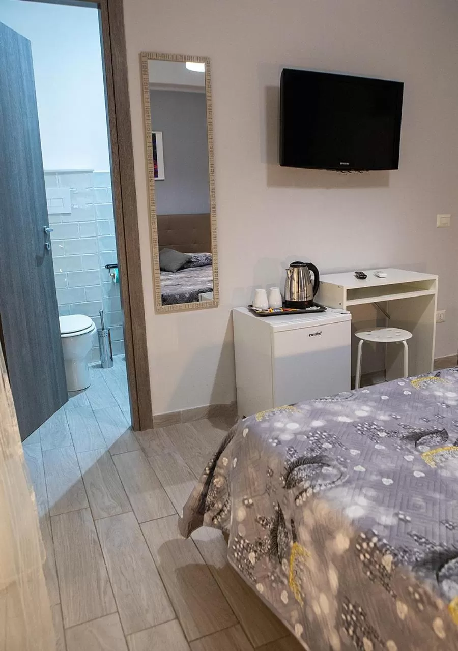 Toilet, TV/Entertainment Center in zuroli suite