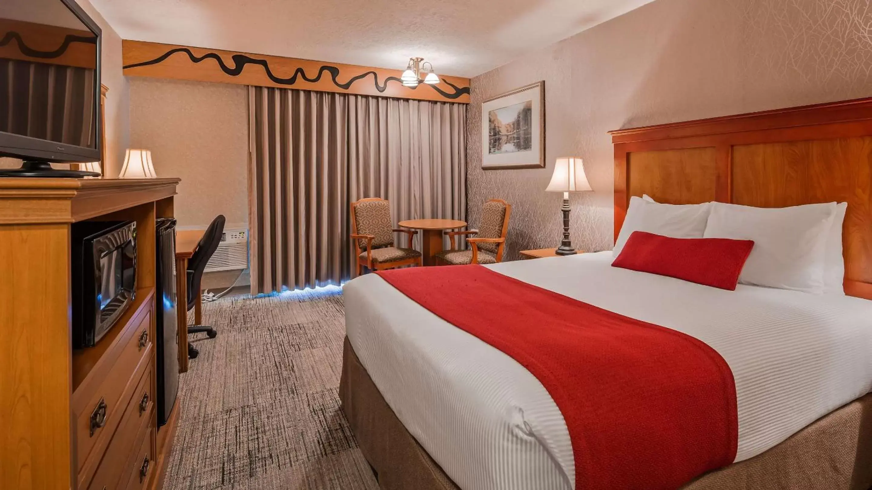 Bed in Best Western Plus Rivershore Hotel