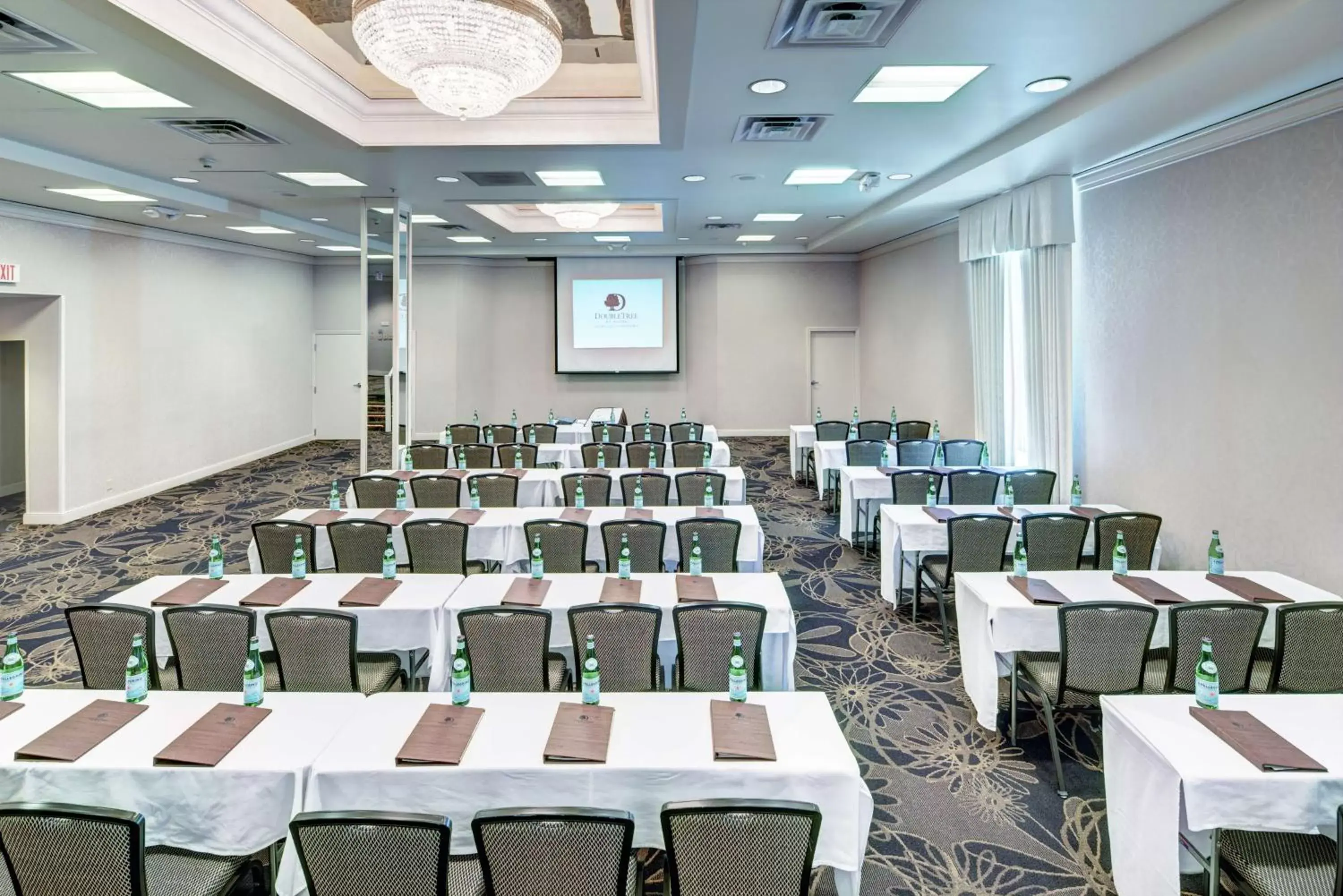 Meeting/conference room in DoubleTree by Hilton Milwaukee Downtown