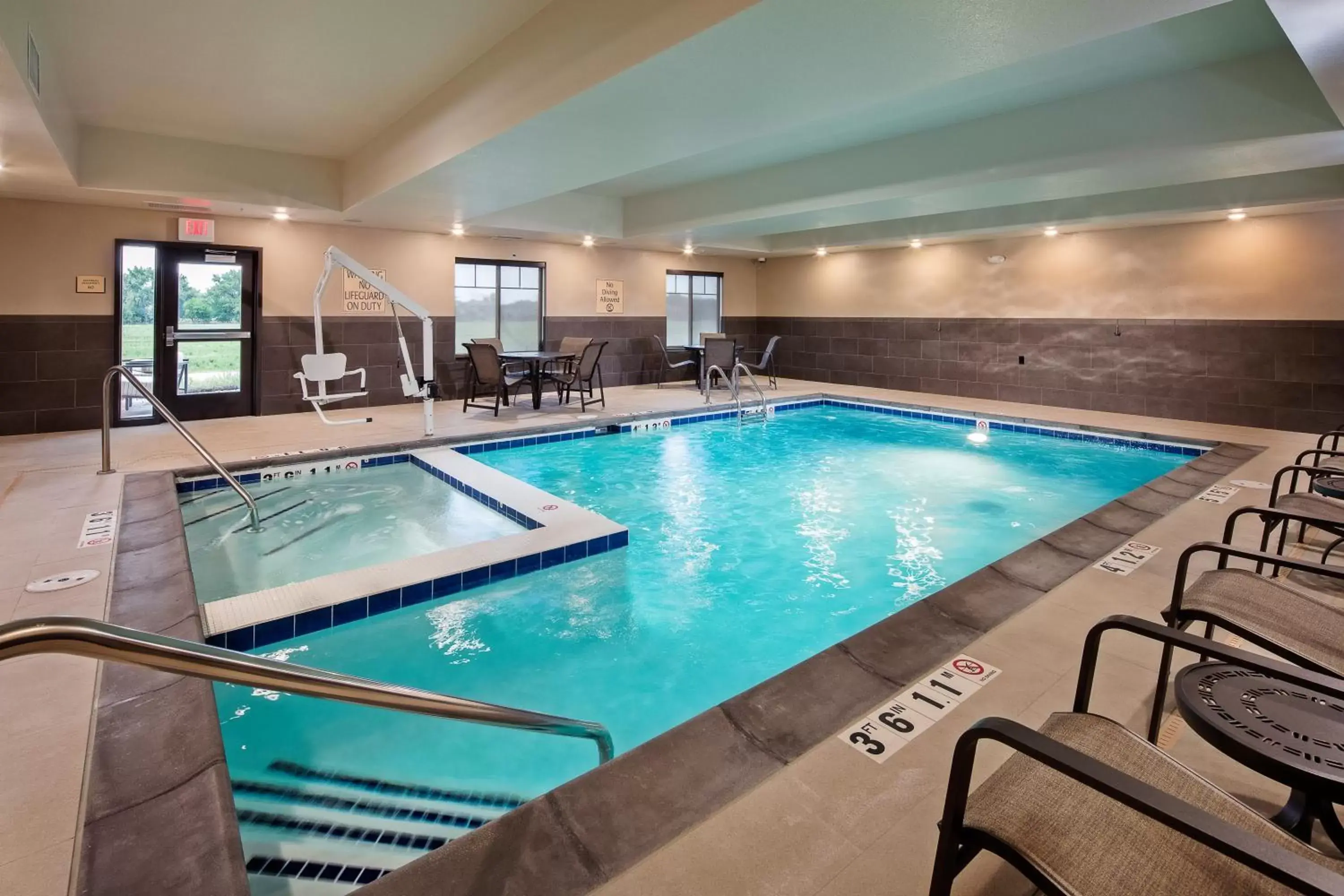 Swimming Pool in Best Western Plus Overland Inn