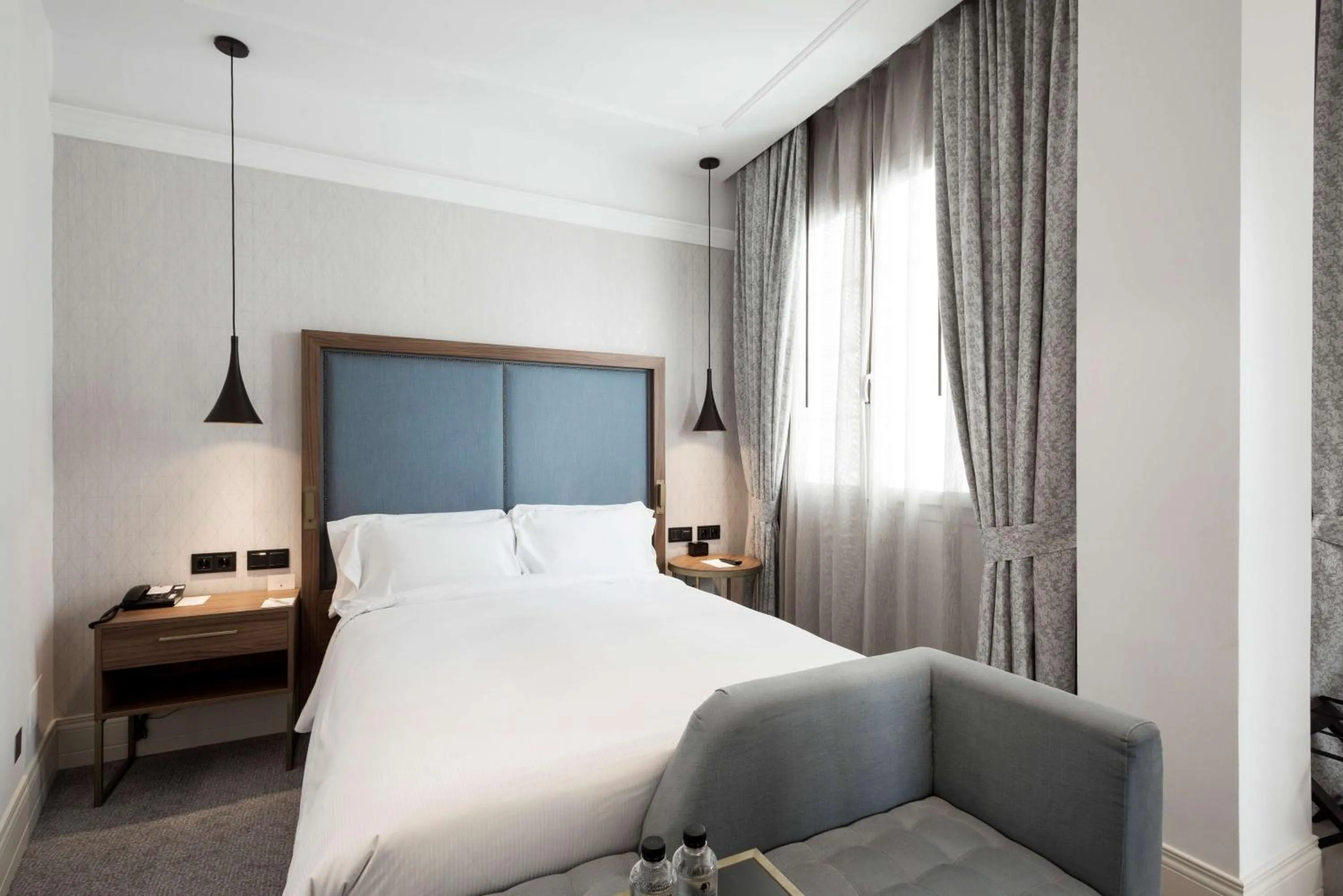 Bed in DoubleTree by Hilton Madrid-Prado