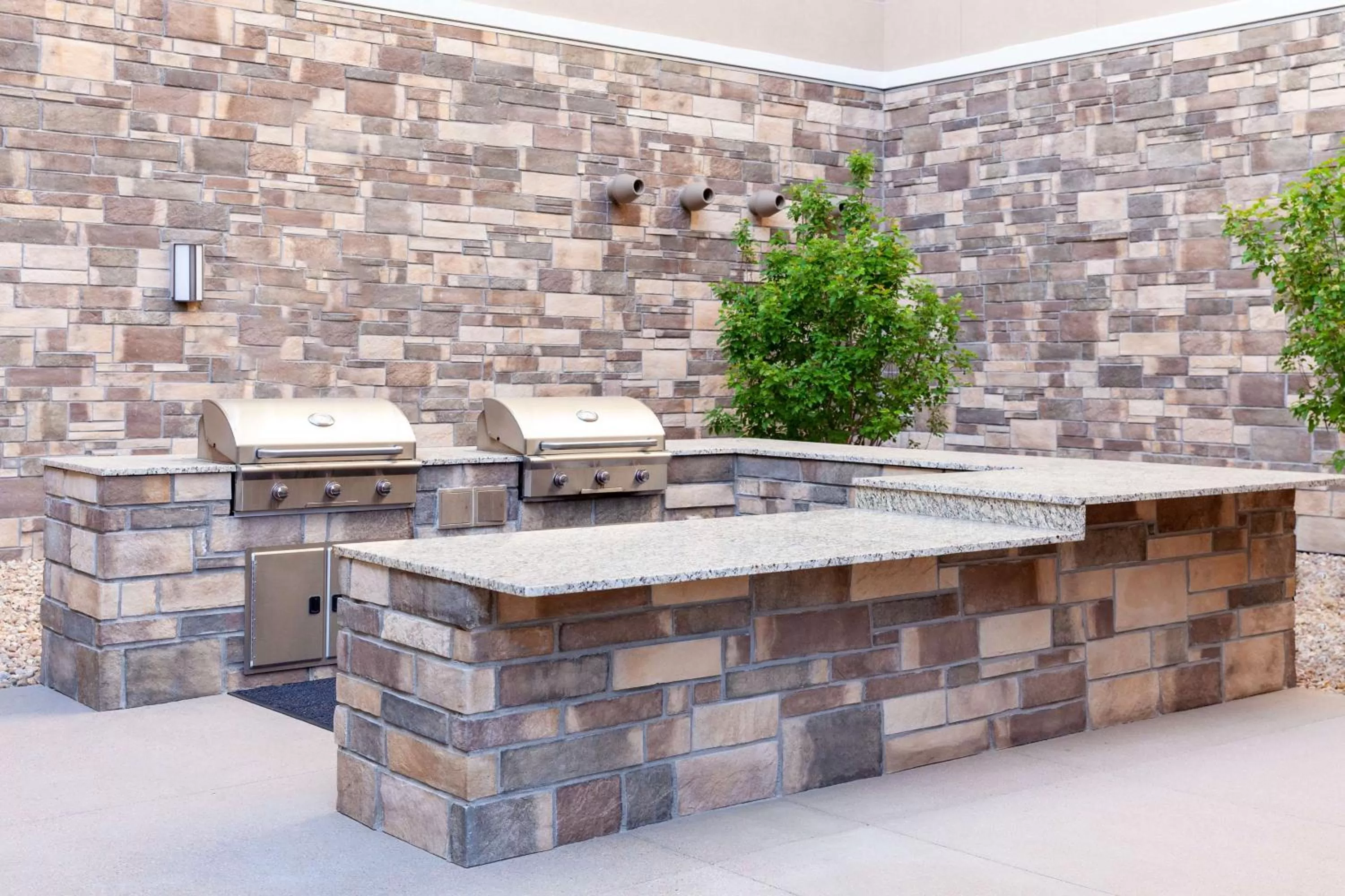 Dining area in Hilton Garden Inn Broomfield Boulder