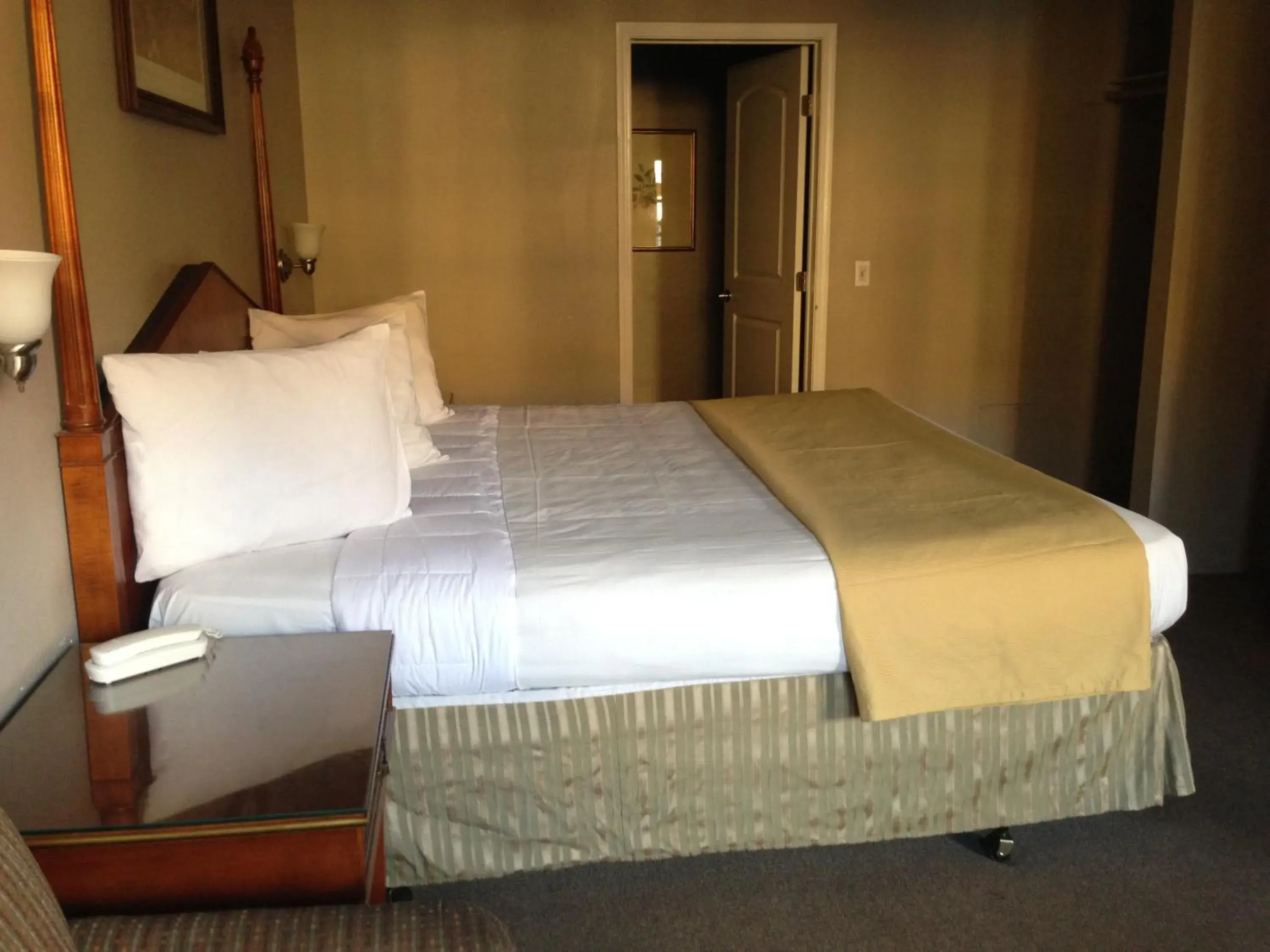 Bed in Five Star Inn