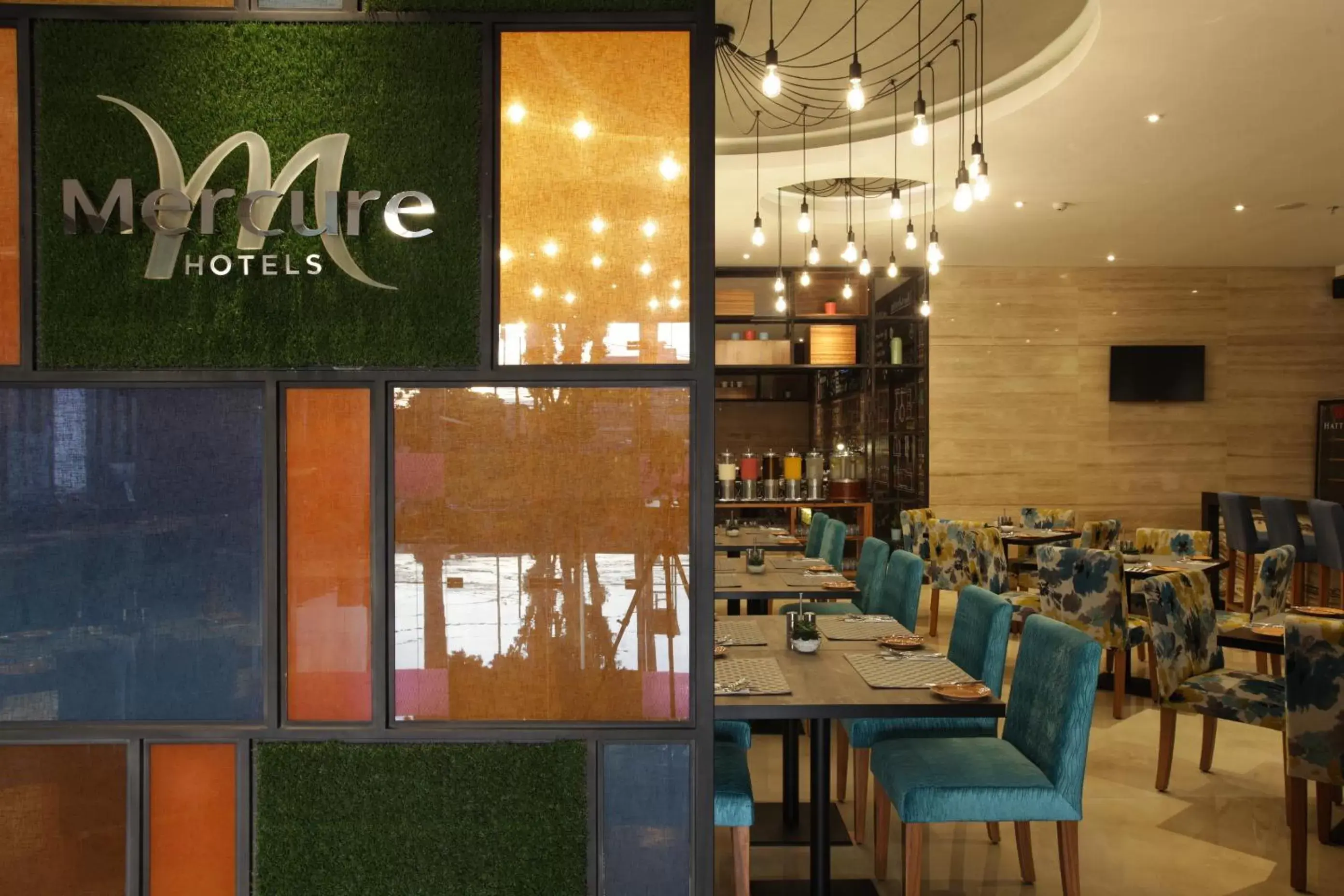 Restaurant/Places to Eat in Mercure Jakarta Cikini