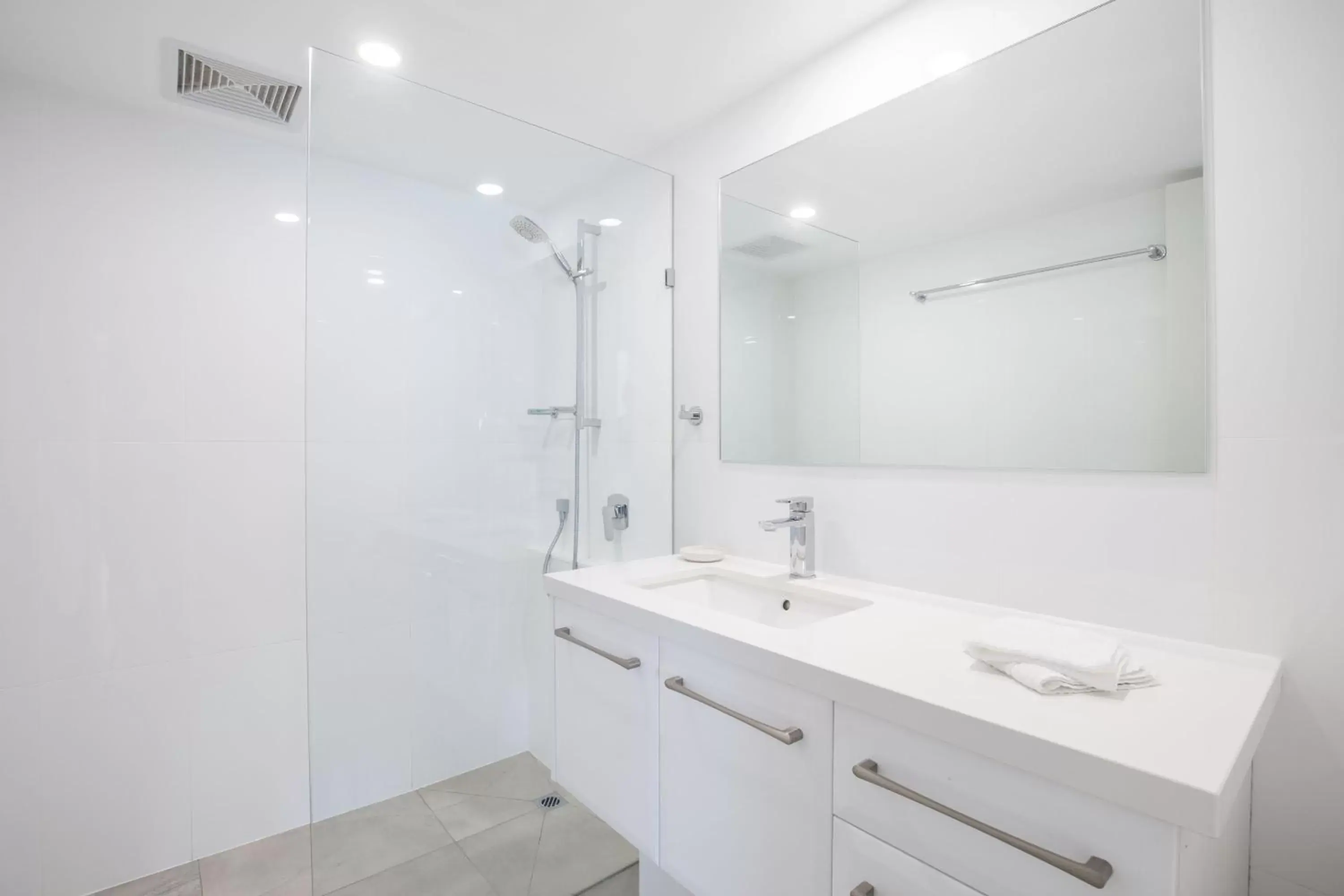 Bathroom in Pacific Plaza Apartments