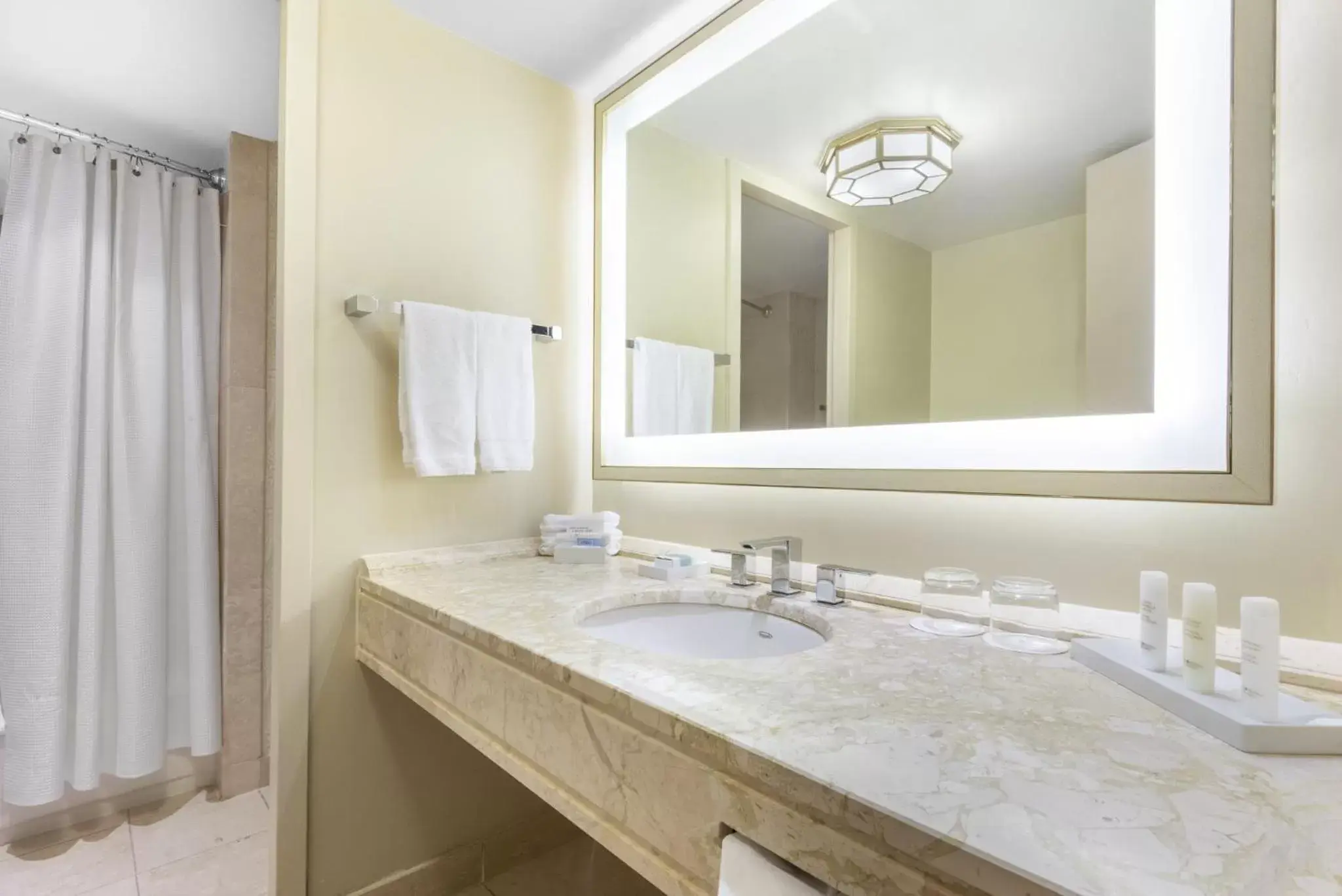Bathroom in Omni Mont-Royal Hotel