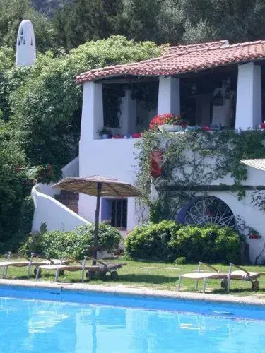 Swimming pool, Property Building in Hotel Su Gologone