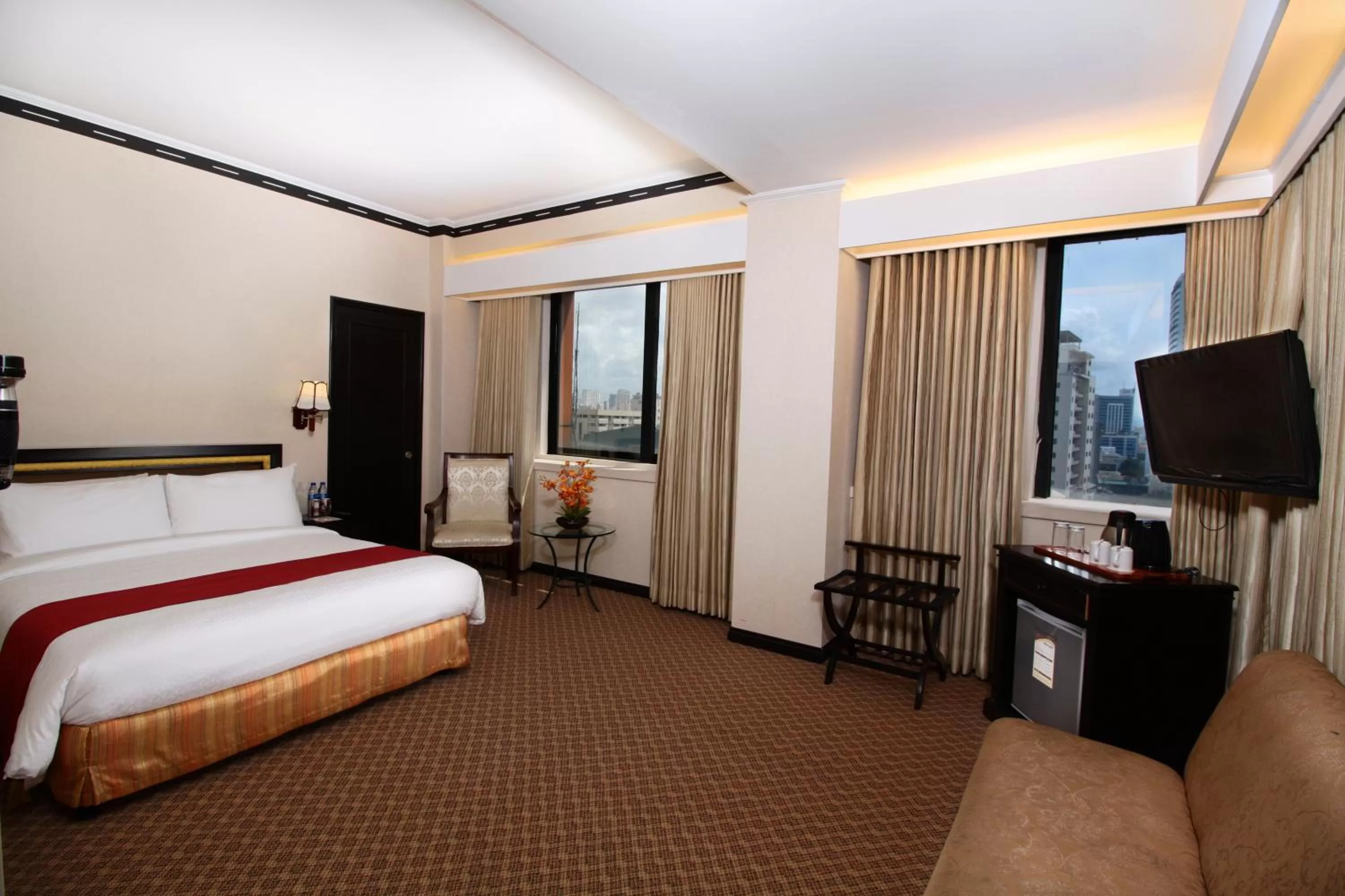 Bed in Bayview Park Hotel Manila