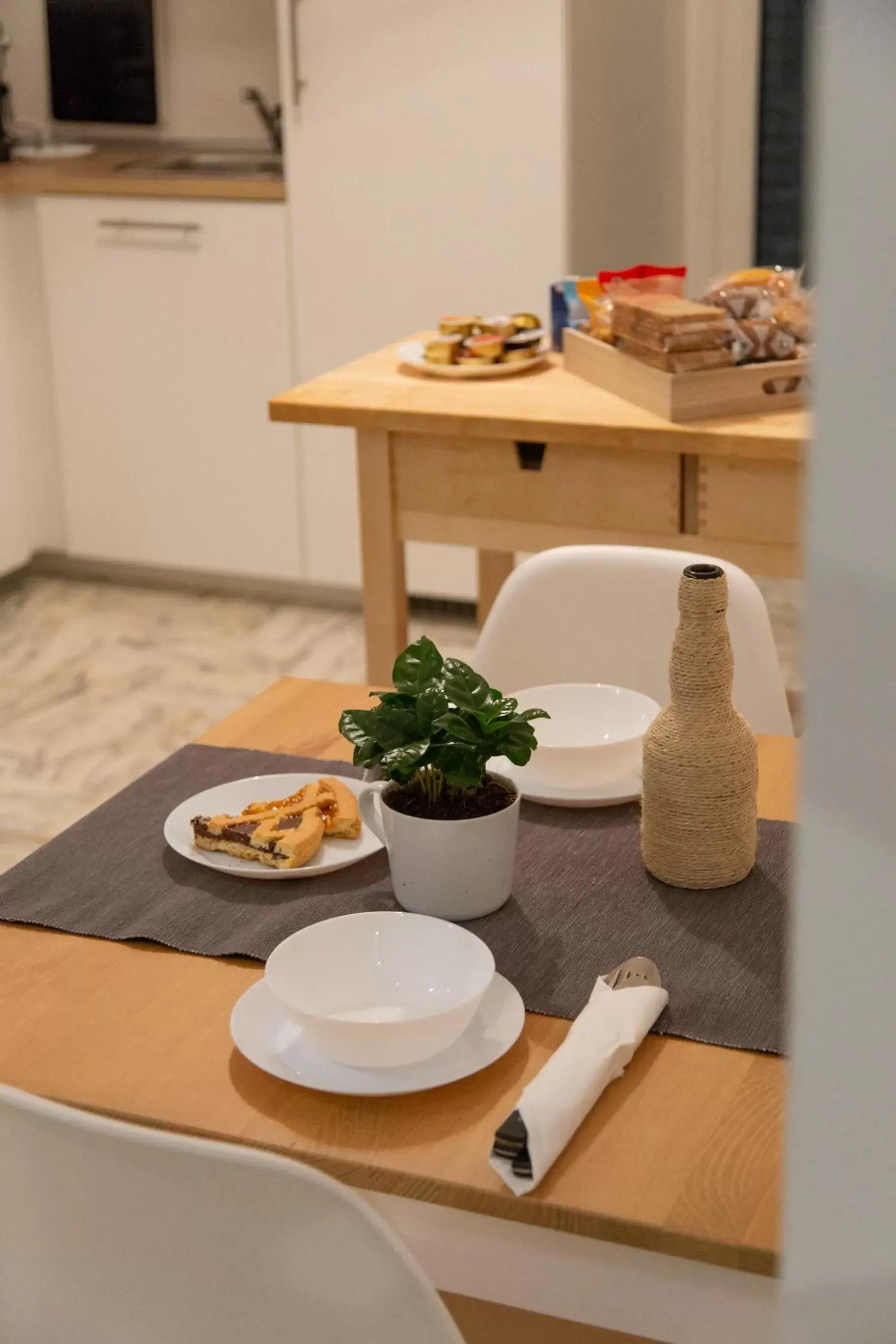 Breakfast, Dining Area in UP&B Rooms Catania