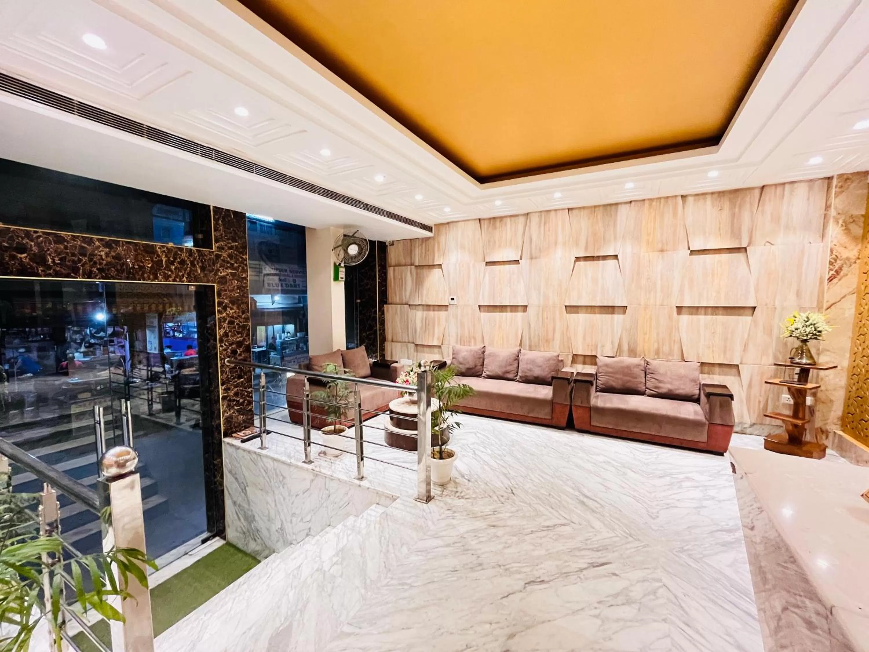 Facade/entrance in Hotel Banz near Delhi Airport