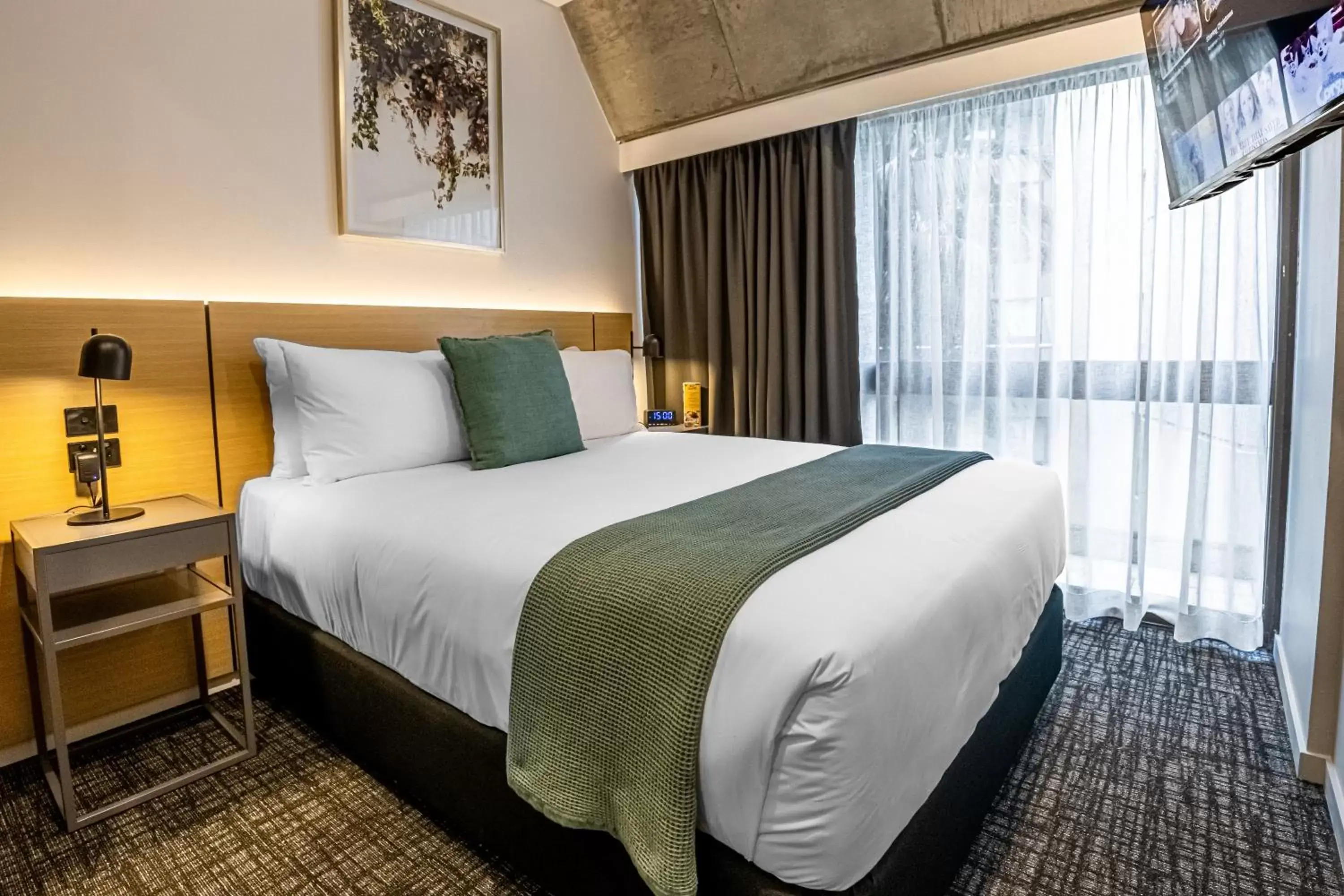 Bed in Song Hotel Sydney