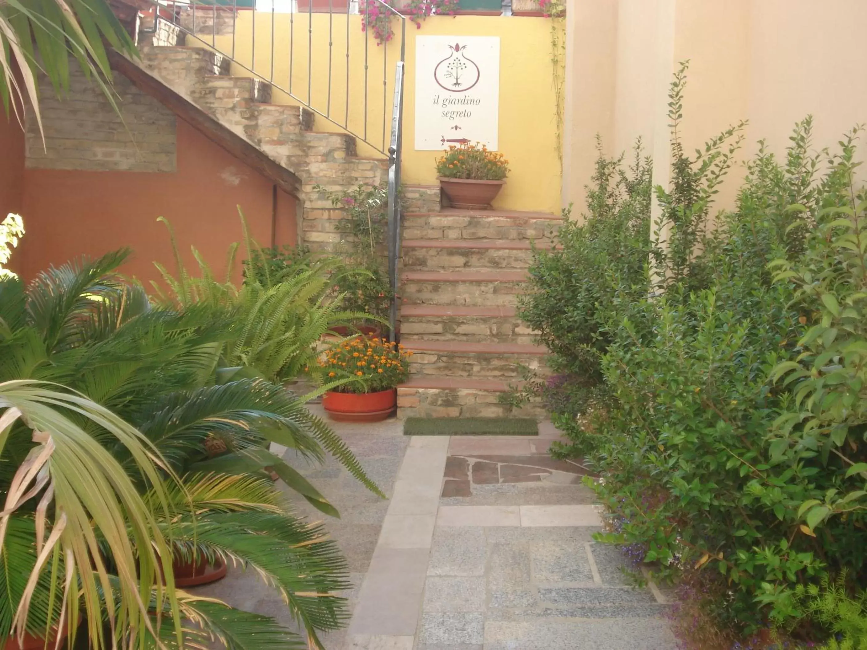 Facade/entrance in Guest House Il Giardino Segreto