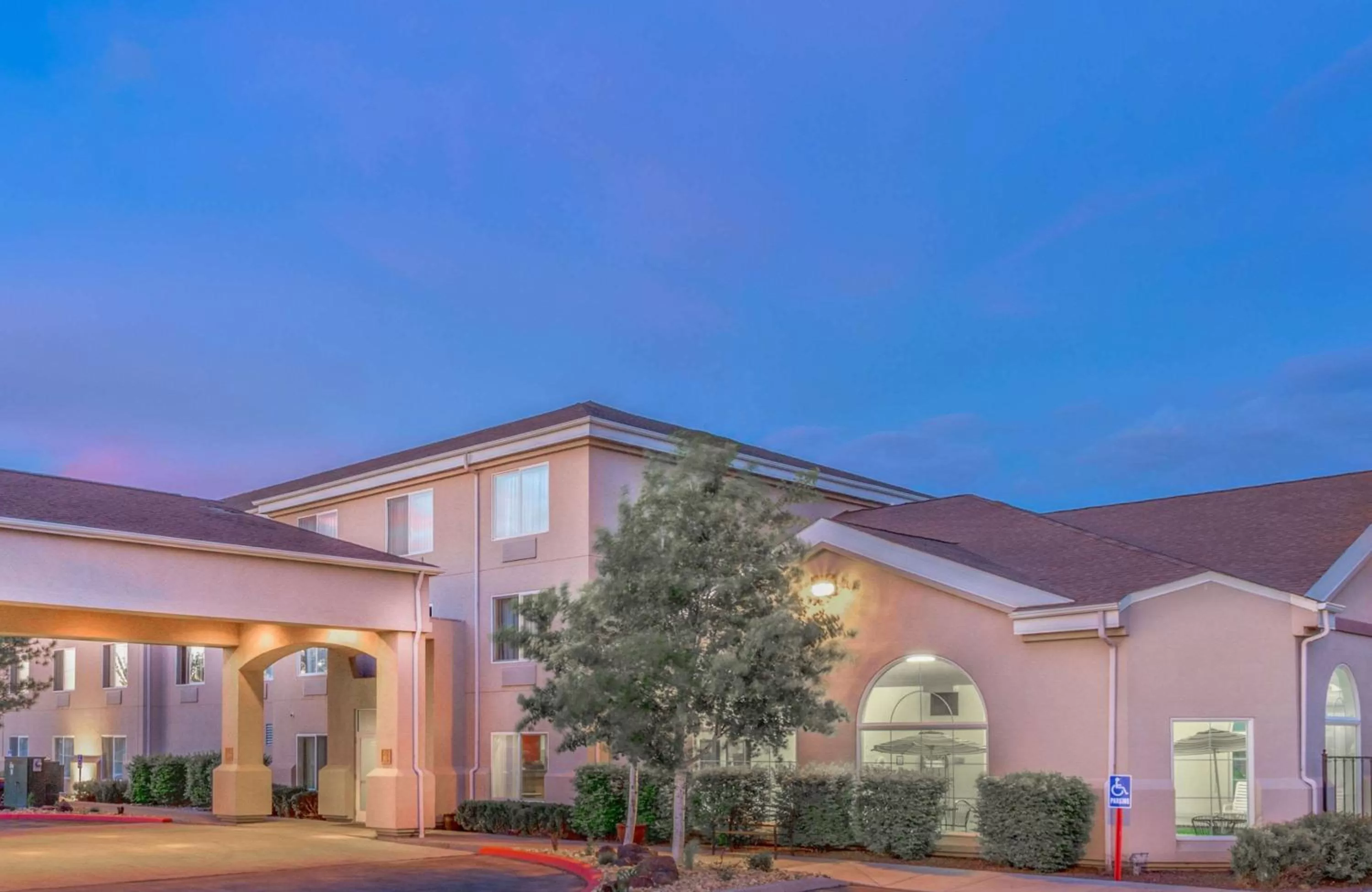 Property building in Super 8 by Wyndham Heyburn