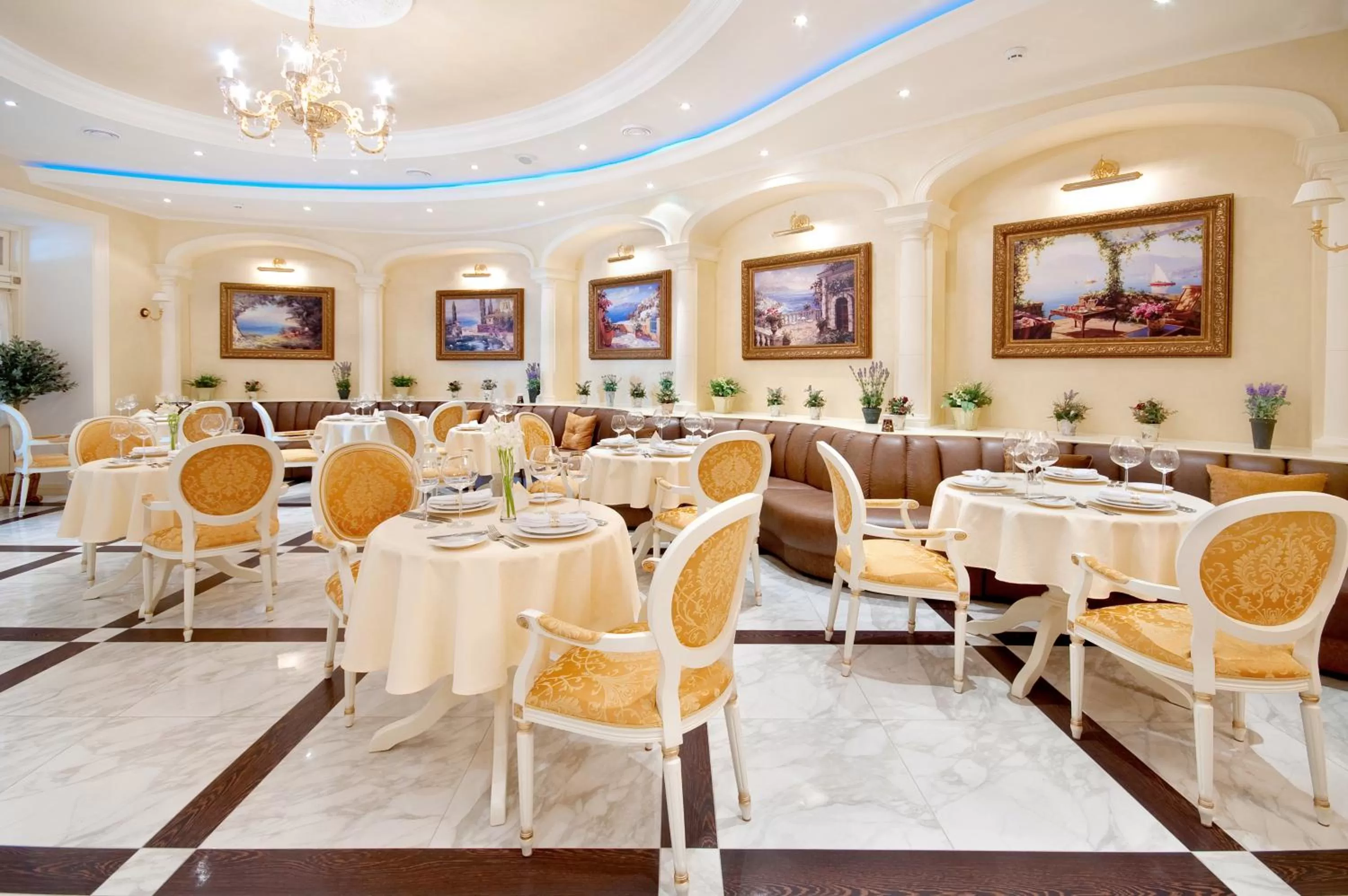 Restaurant/places to eat in Villa Le Premier - Maestro