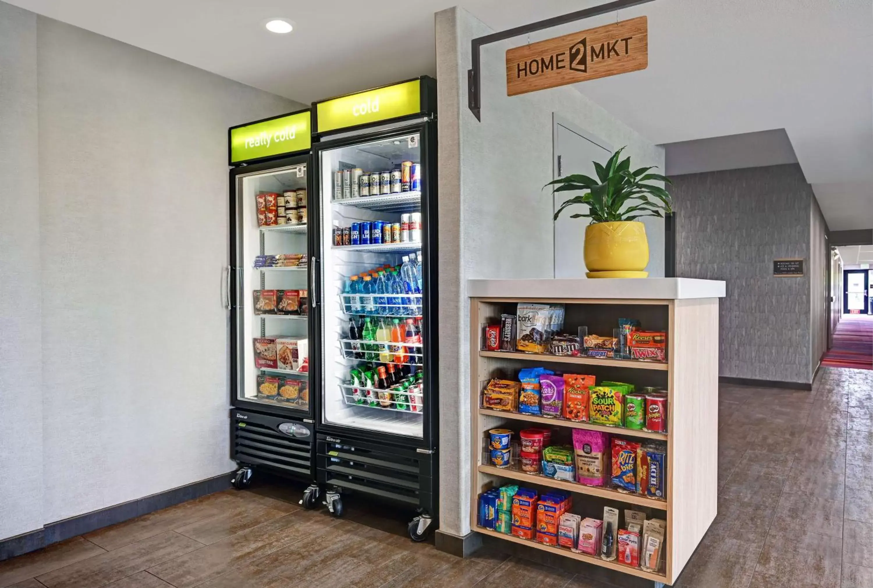 Dining area, Supermarket/Shops in Home2 Suites By Hilton Tracy, Ca