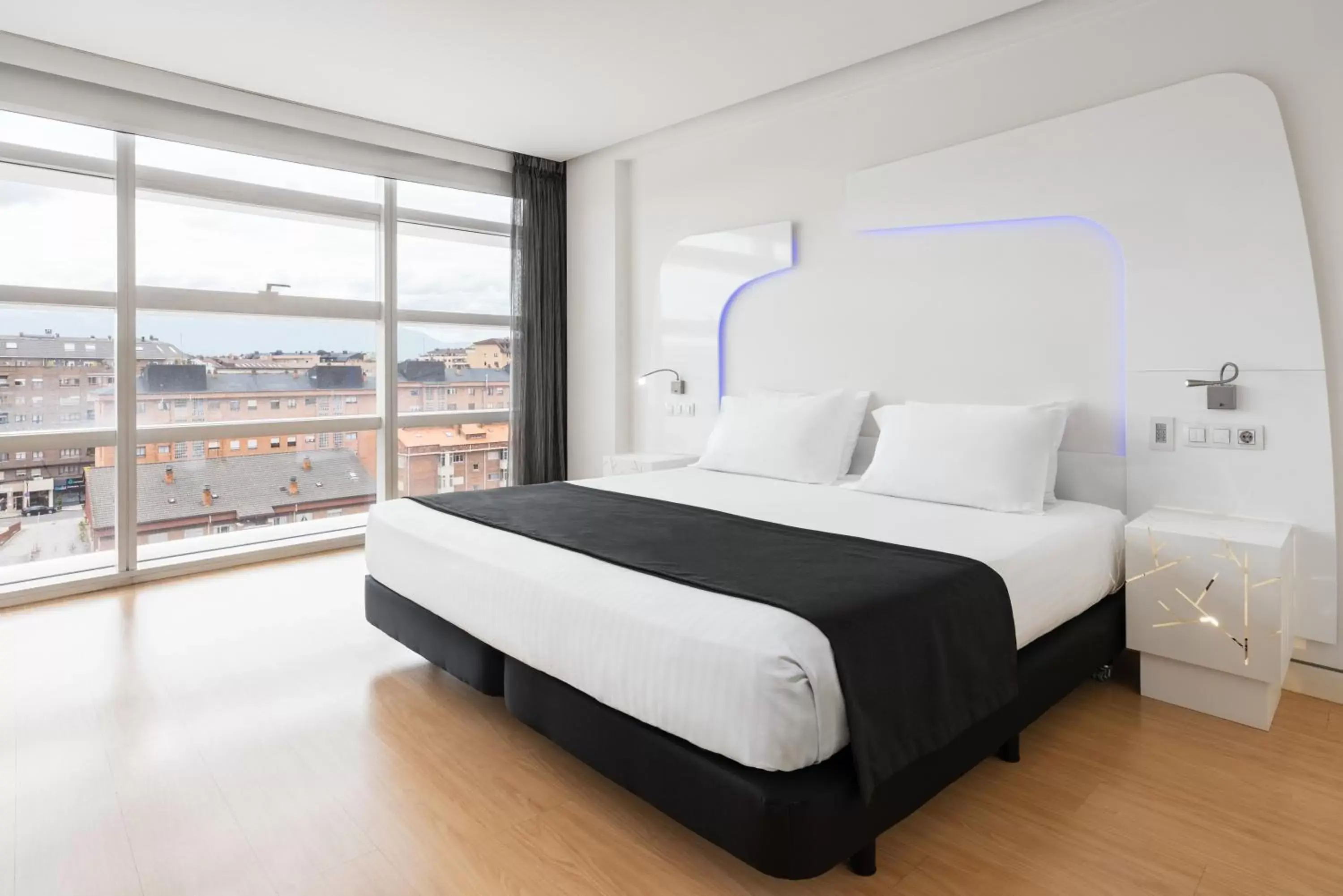 Bedroom, Bed in Eurostars Palacio de Cristal Bedroom, Bed in Eurostars Palacio de Cristal