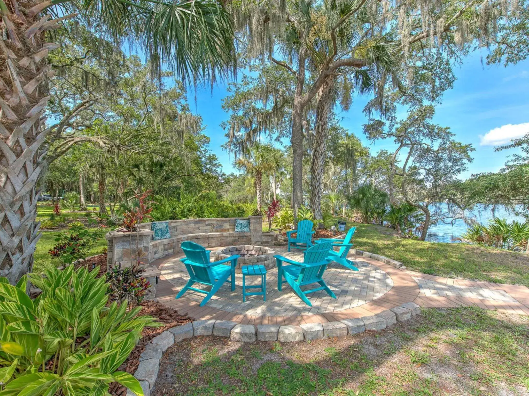 Garden view in Riverbend Retreat - Fla.