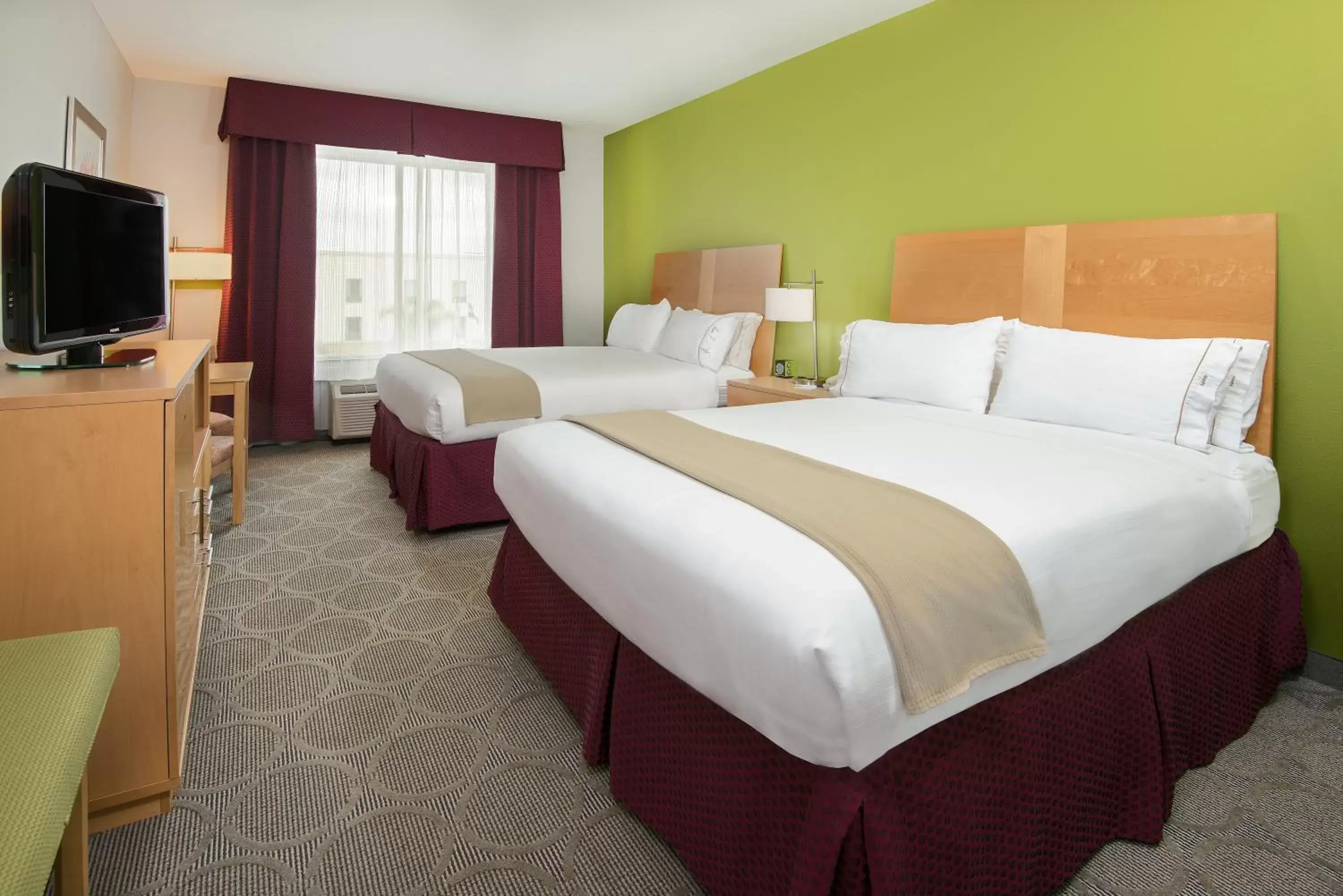 Photo of the whole room, Bed in Holiday Inn Express Hotel & Suites Clute-Lake Jackson, an IHG Hotel