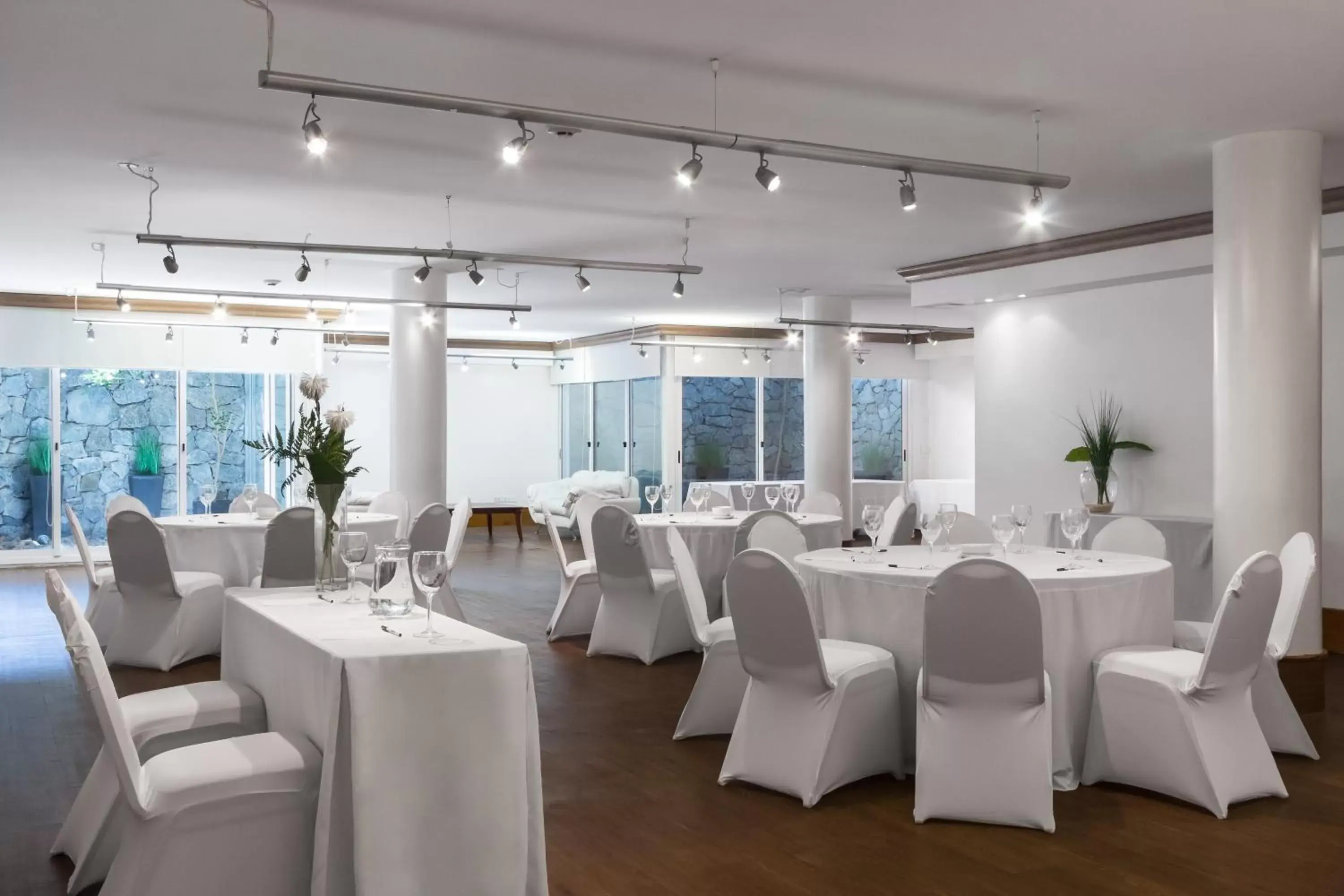 Business facilities, Restaurant/Places to Eat in Radisson Colonia Del Sacramento Hotel