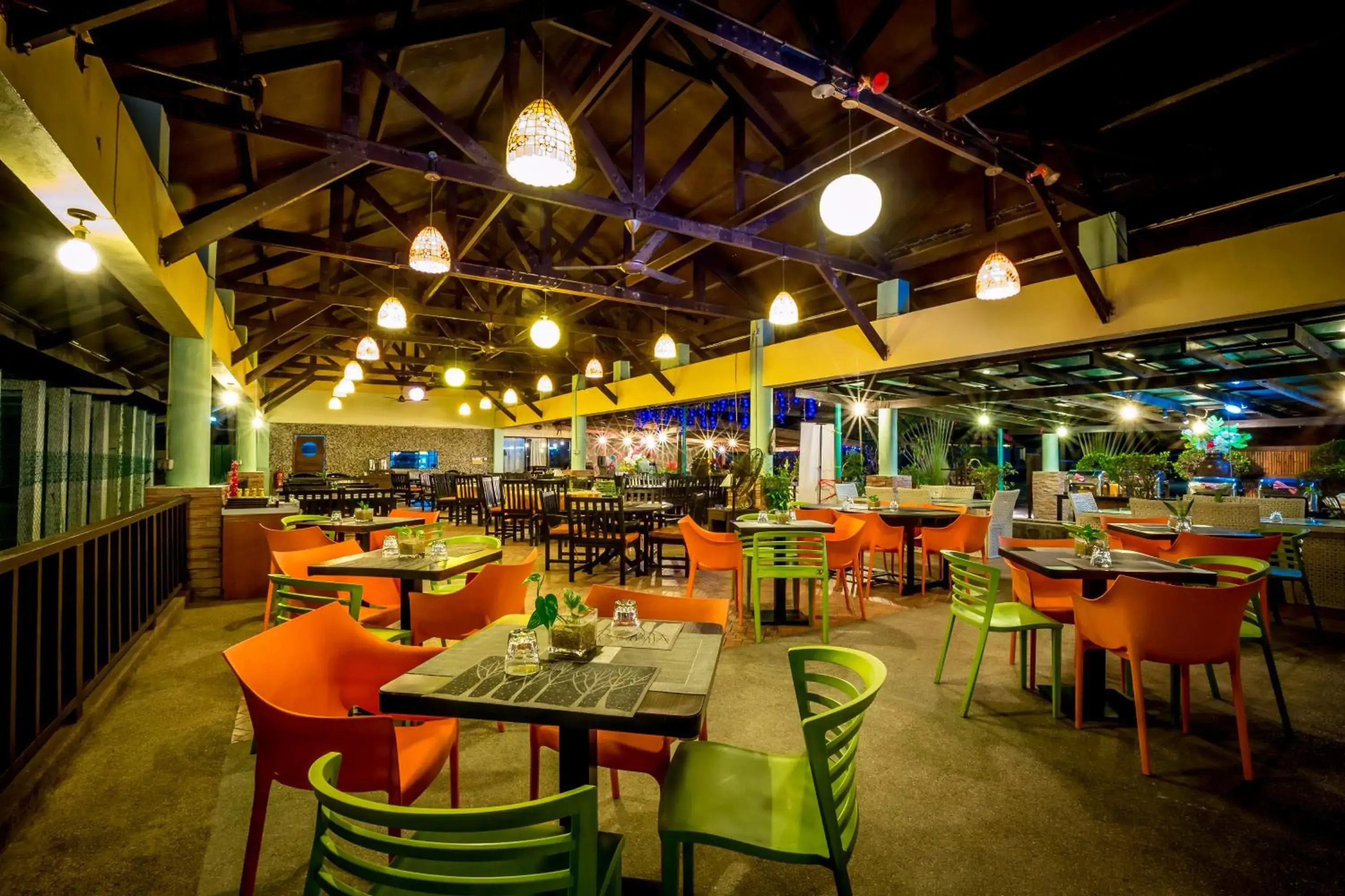 Restaurant/Places to Eat in Beringgis Beach Resort & Spa