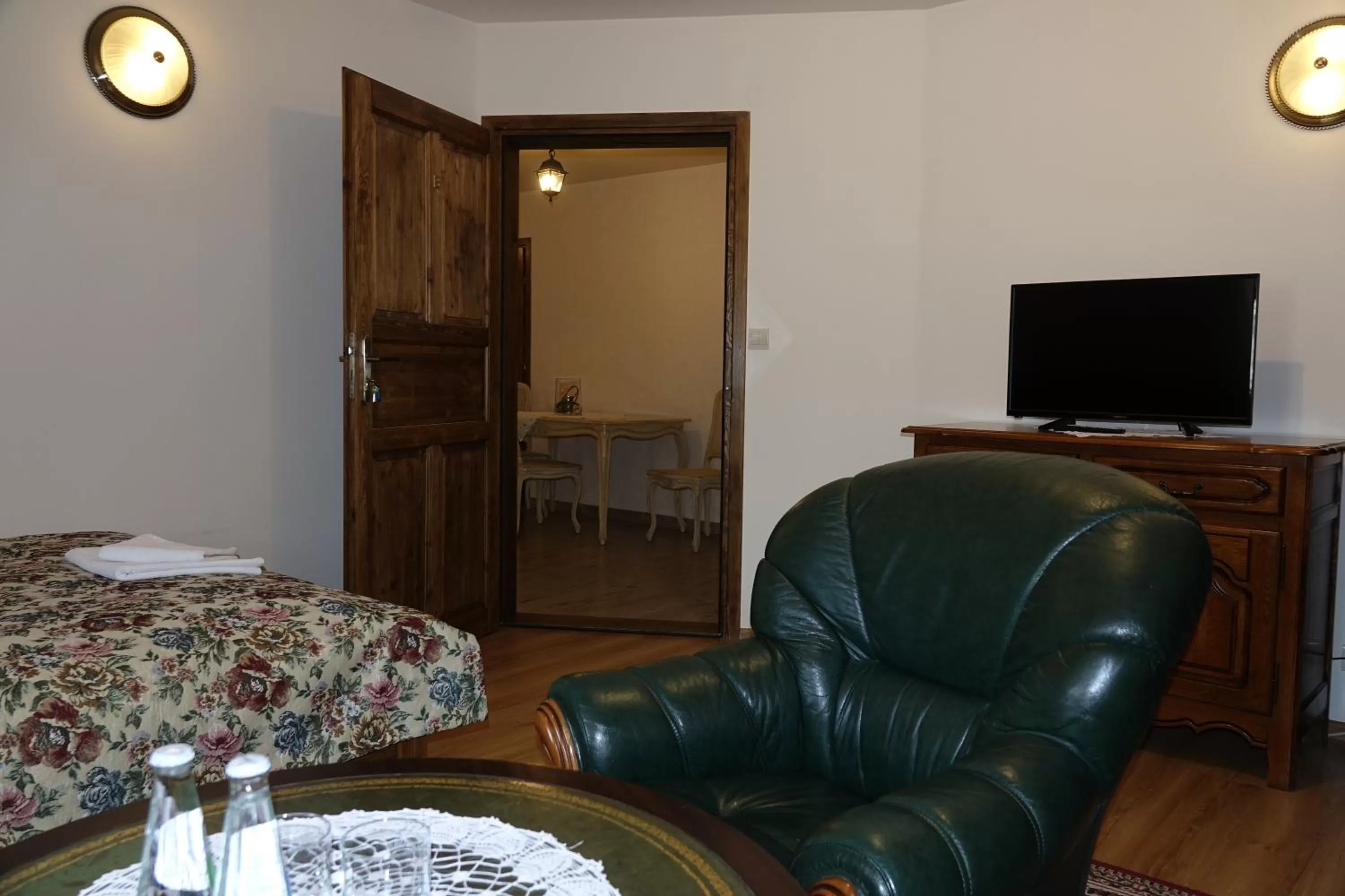 Gościniec Dworski w Ropie - Pokoje gościnne