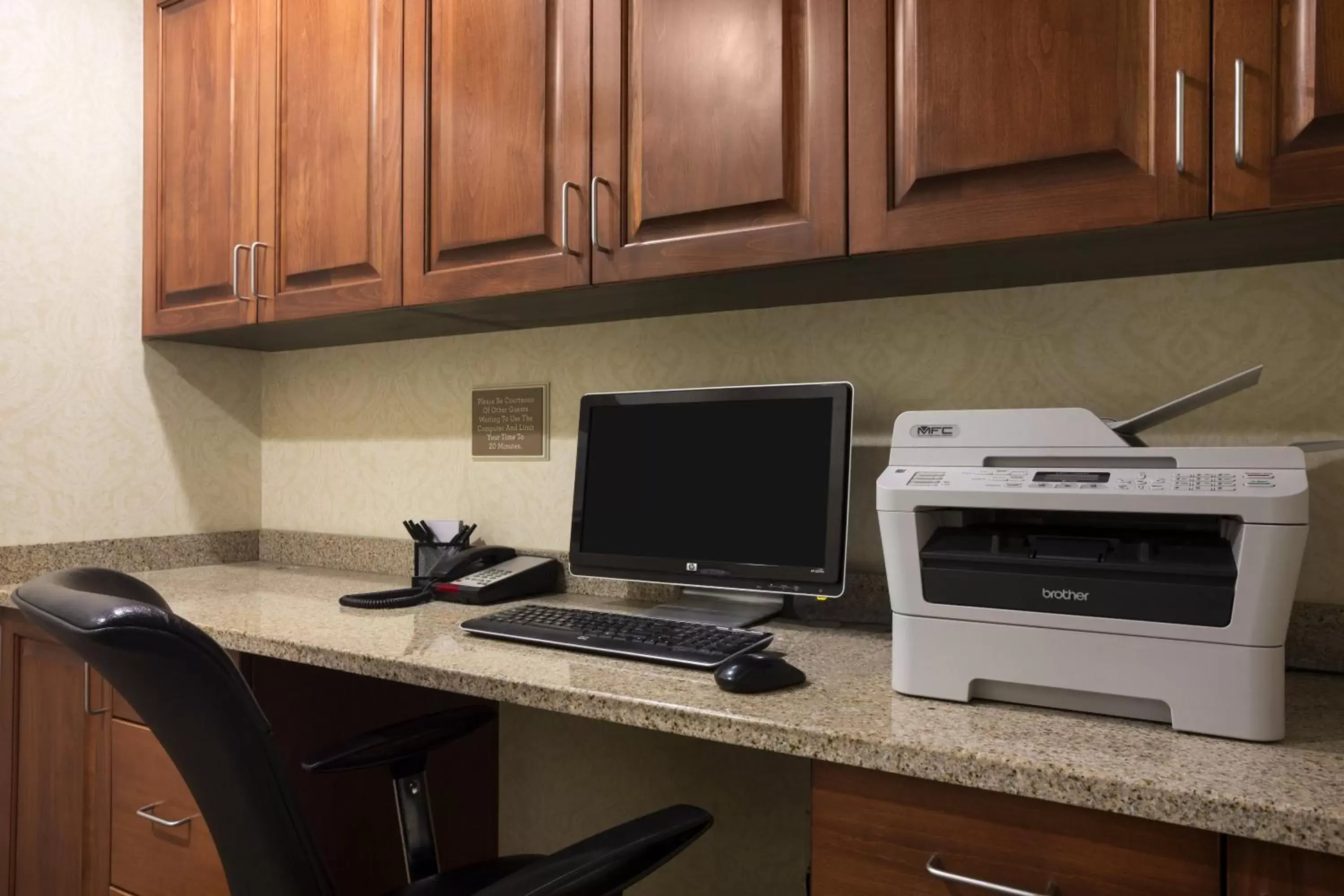 Business facilities, TV/Entertainment Center in Country Inn & Suites by Radisson, Washington at Meadowlands, PA