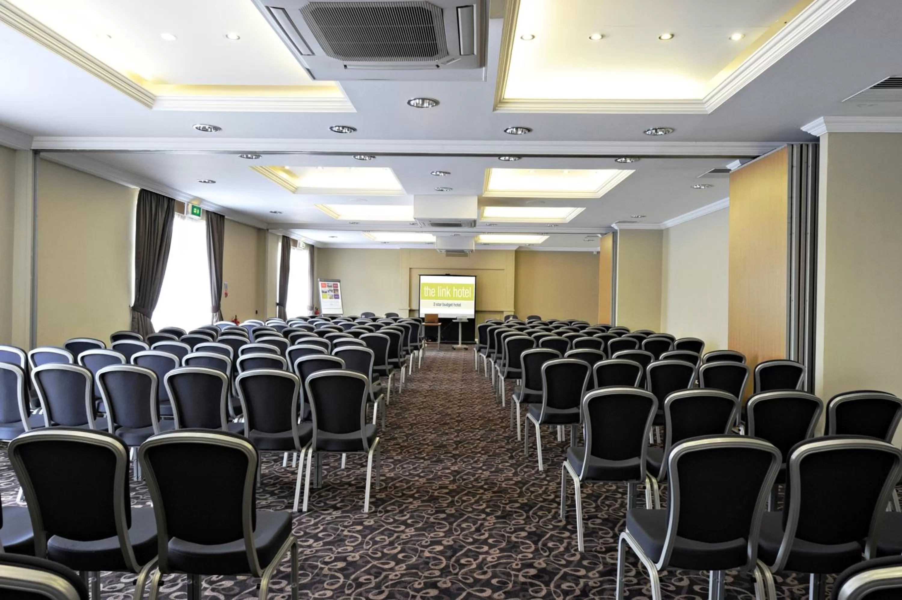 Business facilities in Link Hotel