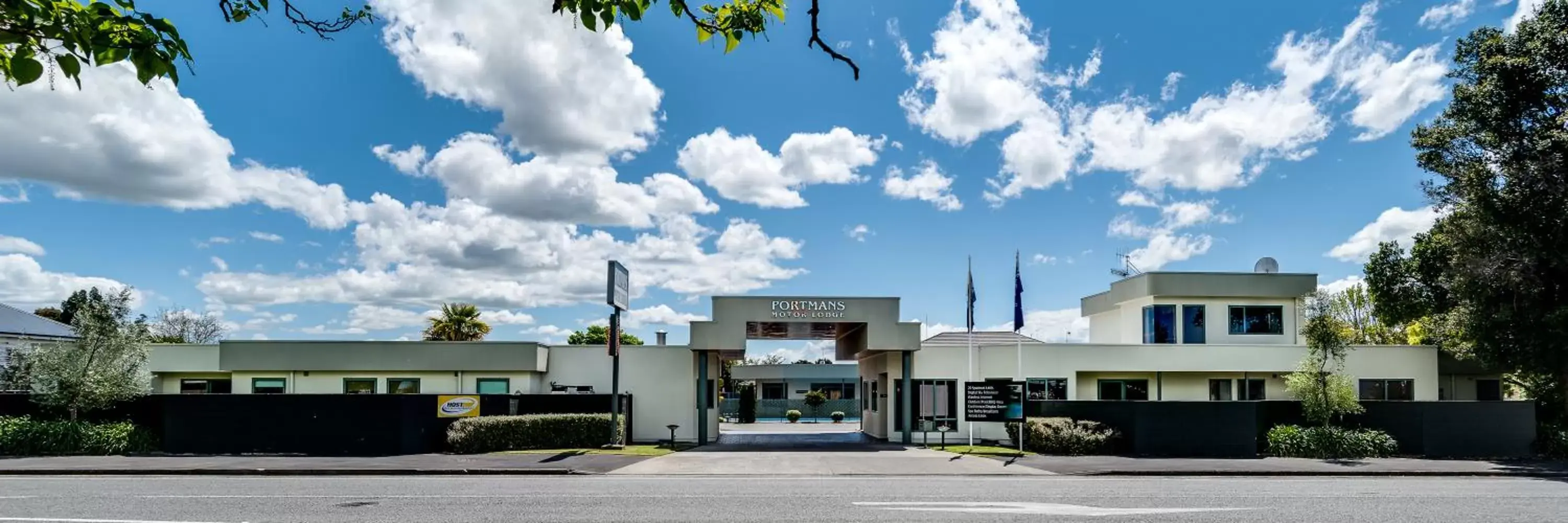 Facade/entrance, Property Building in Portmans Motor Lodge