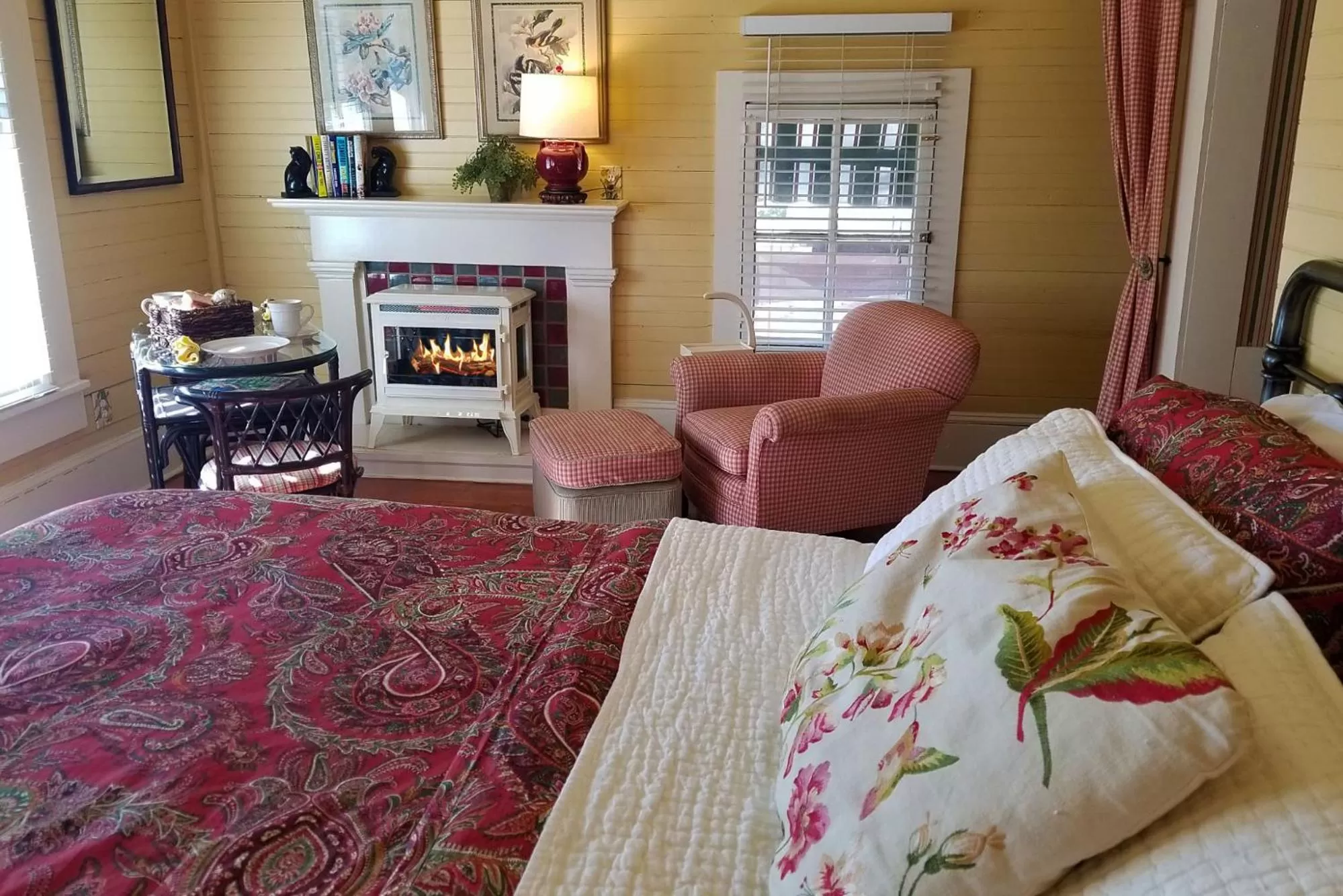 Photo of the whole room, Seating Area in Rosemont B&B Cottages
