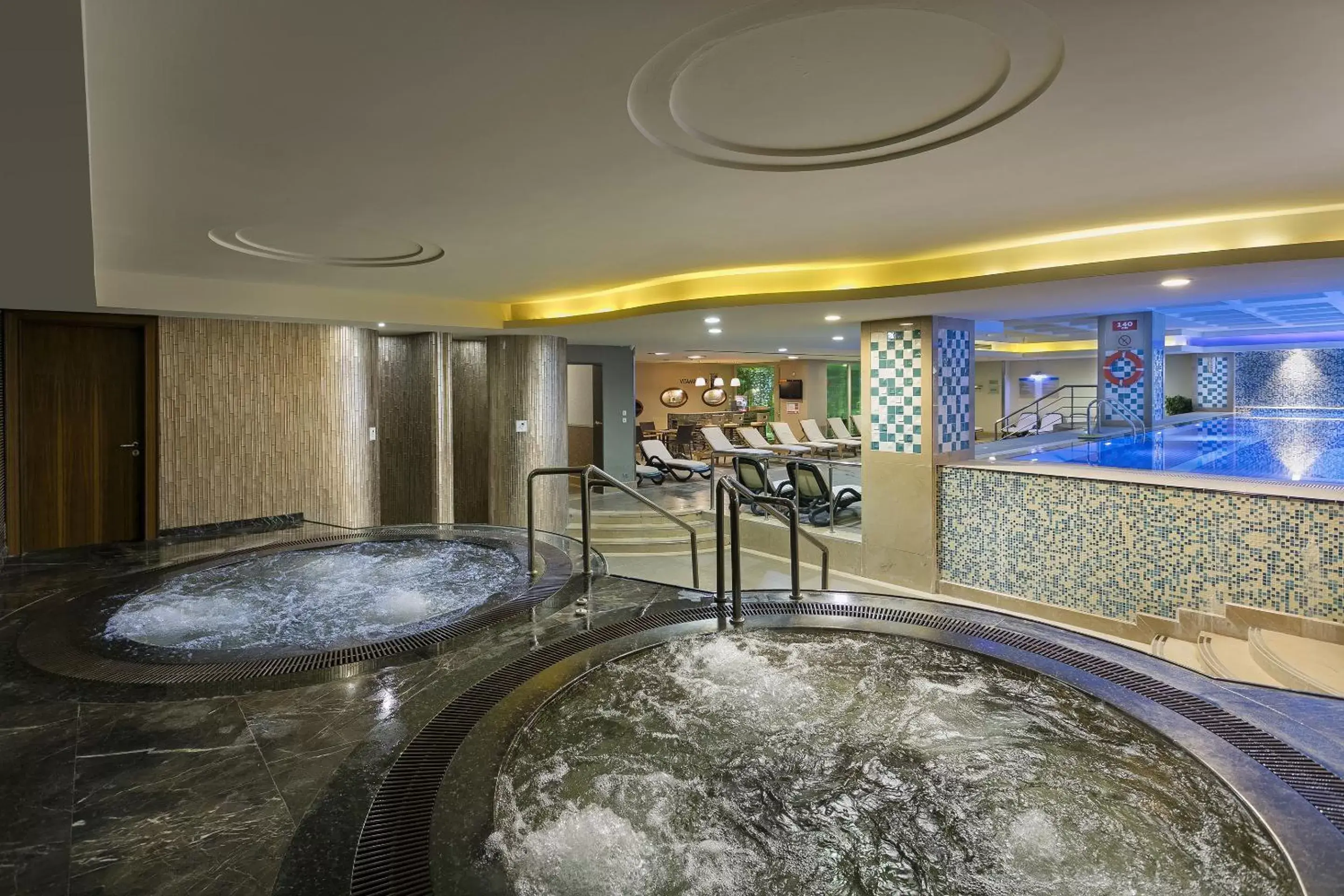 Hot Tub, Swimming Pool in Titanic Port Bakirkoy