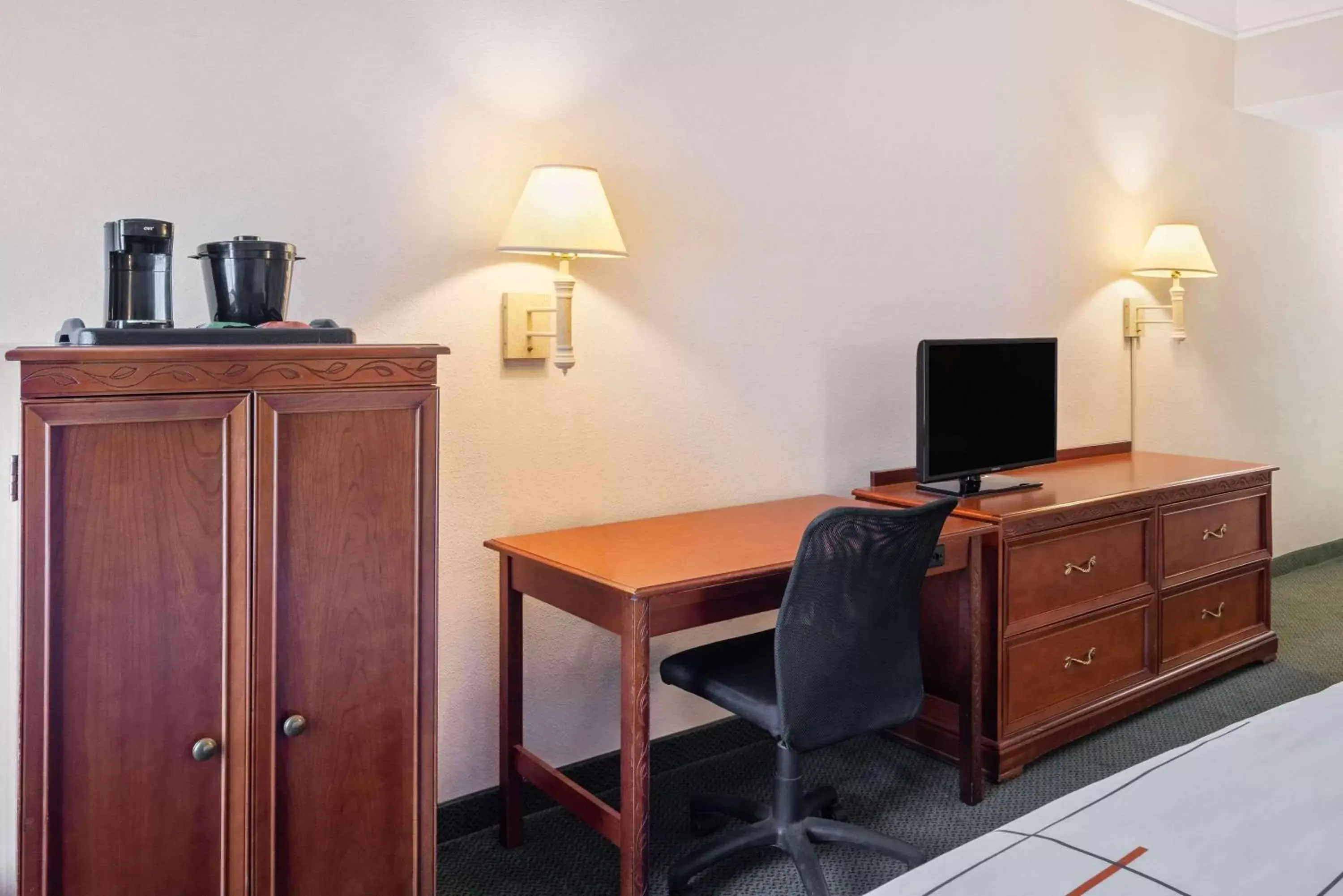 Photo of the whole room, TV/Entertainment Center in La Quinta Inn and Suites Fort Myers I-75