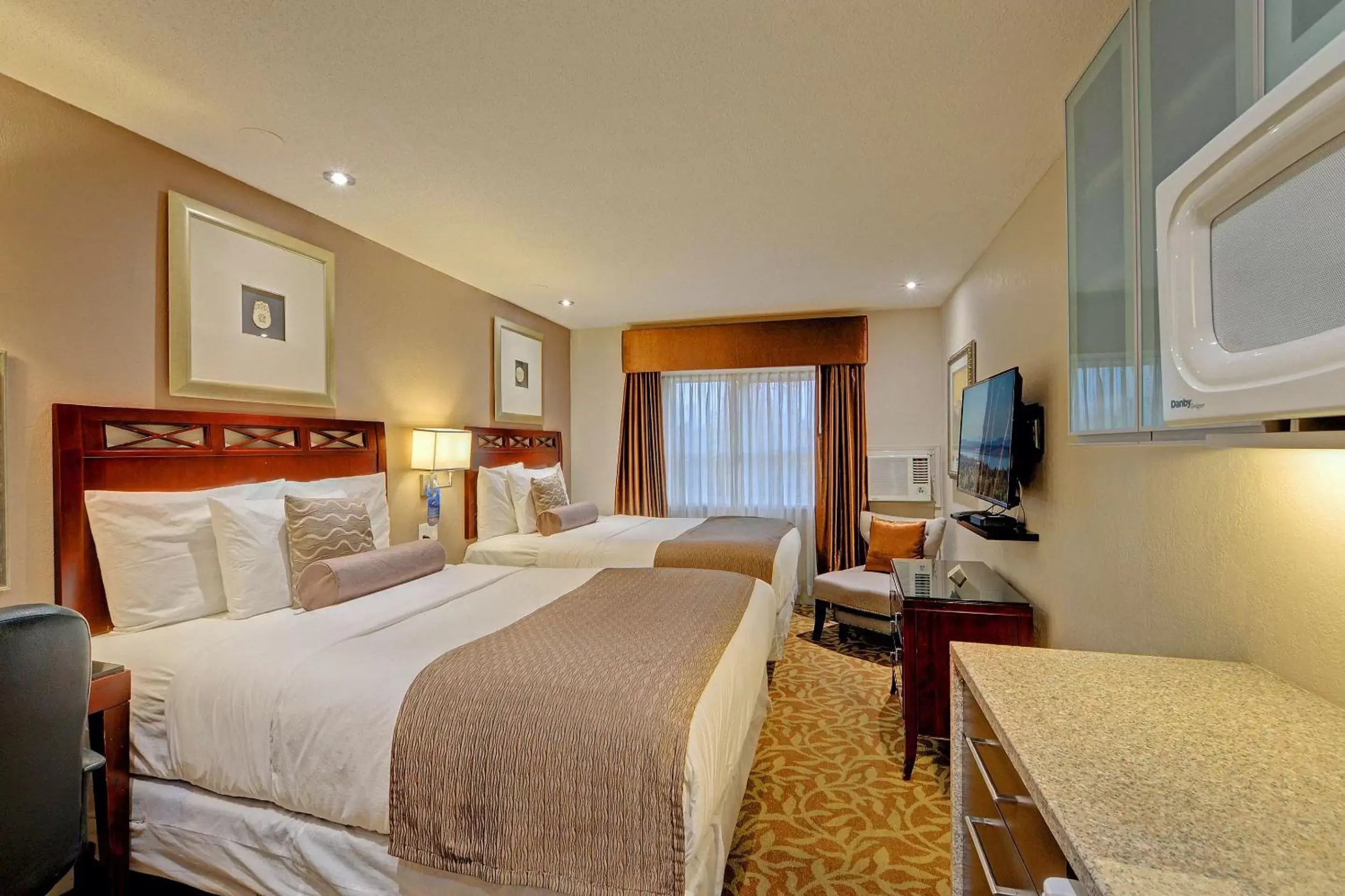 Red Lion Inn and Suites Victoria