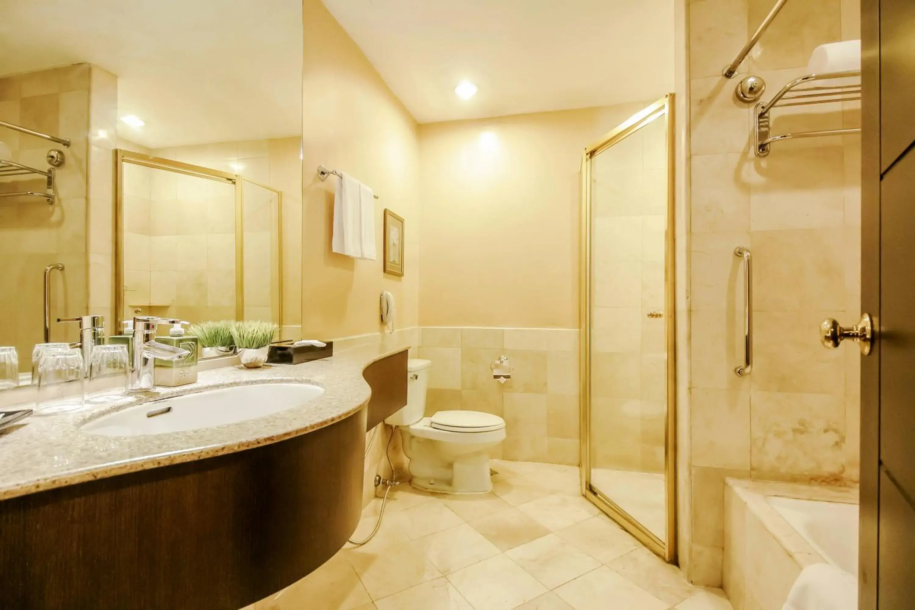 Shower, Bathroom in Makati Palace Hotel