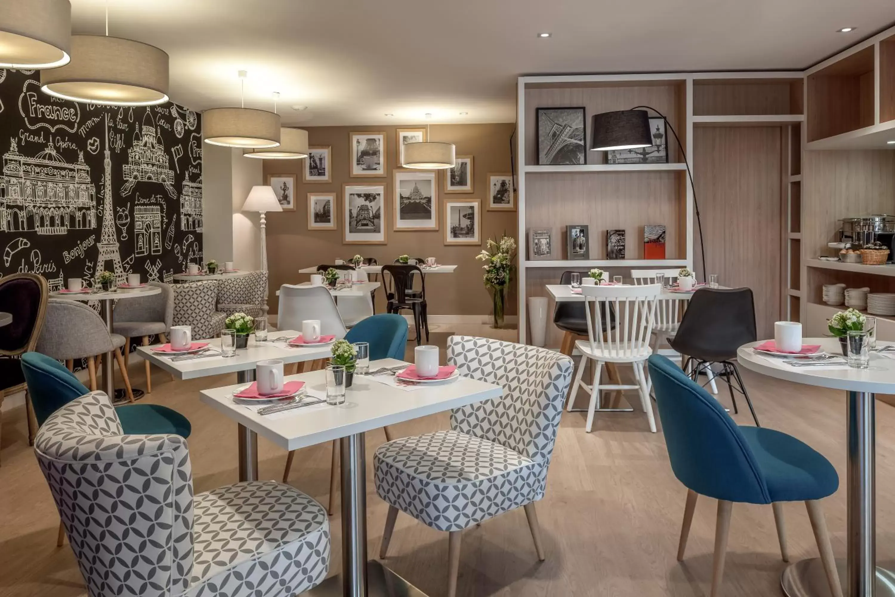 Restaurant/Places to Eat in Citadines Montmartre Paris
