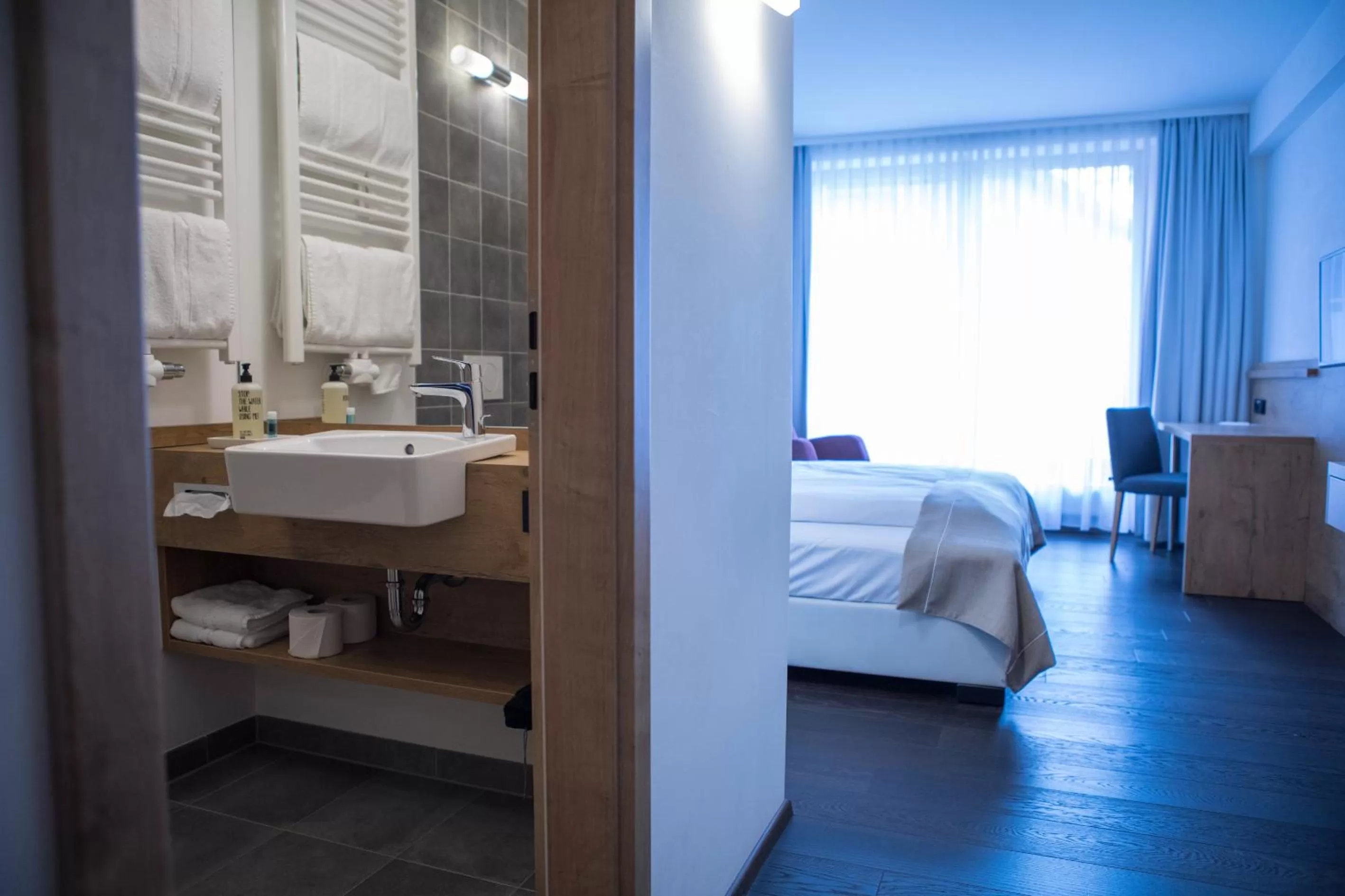 Photo of the whole room, Bed in Hotel zum Hirsch