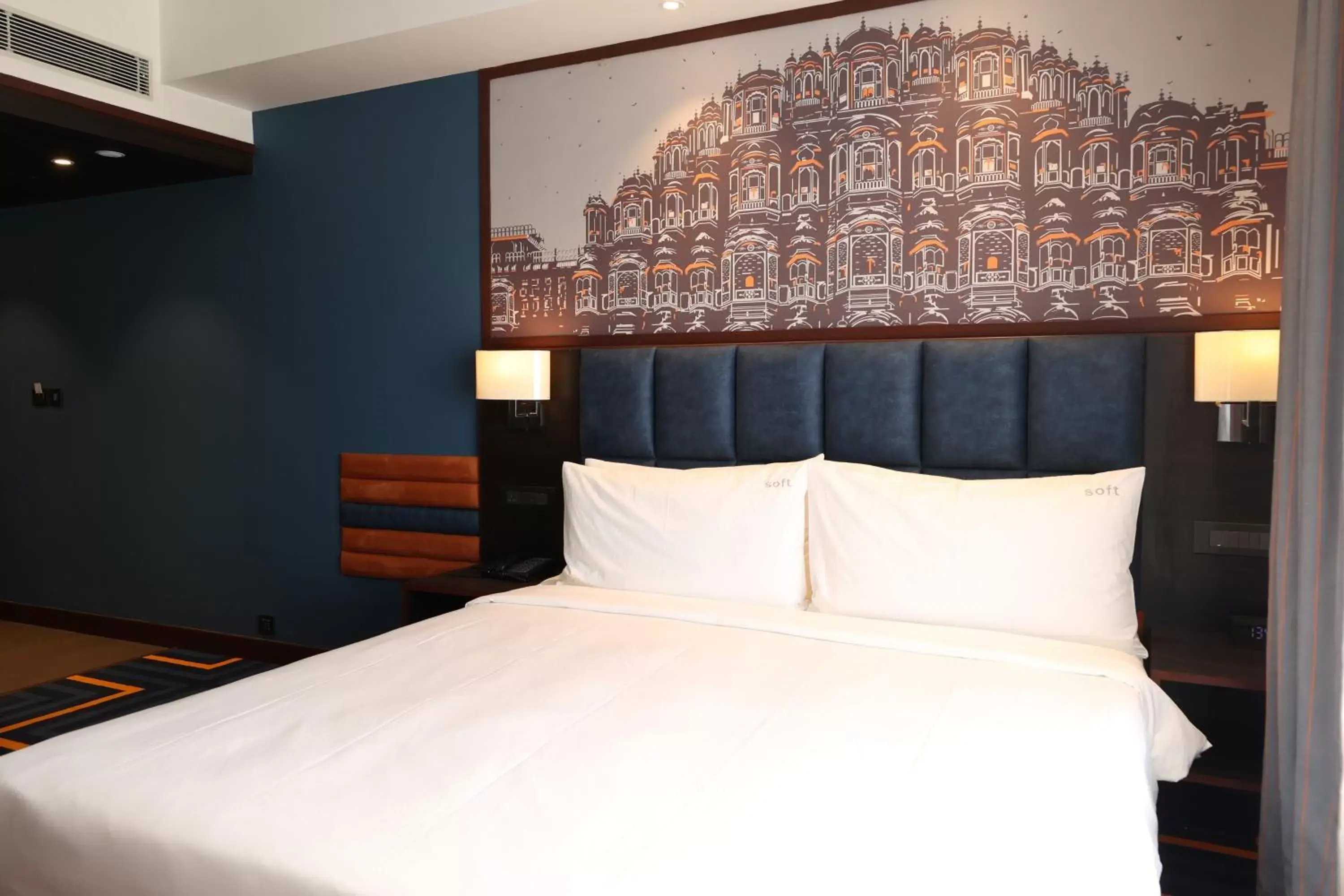Photo of the whole room, Bed in Holiday Inn Express & Suites Jaipur Gopalpura