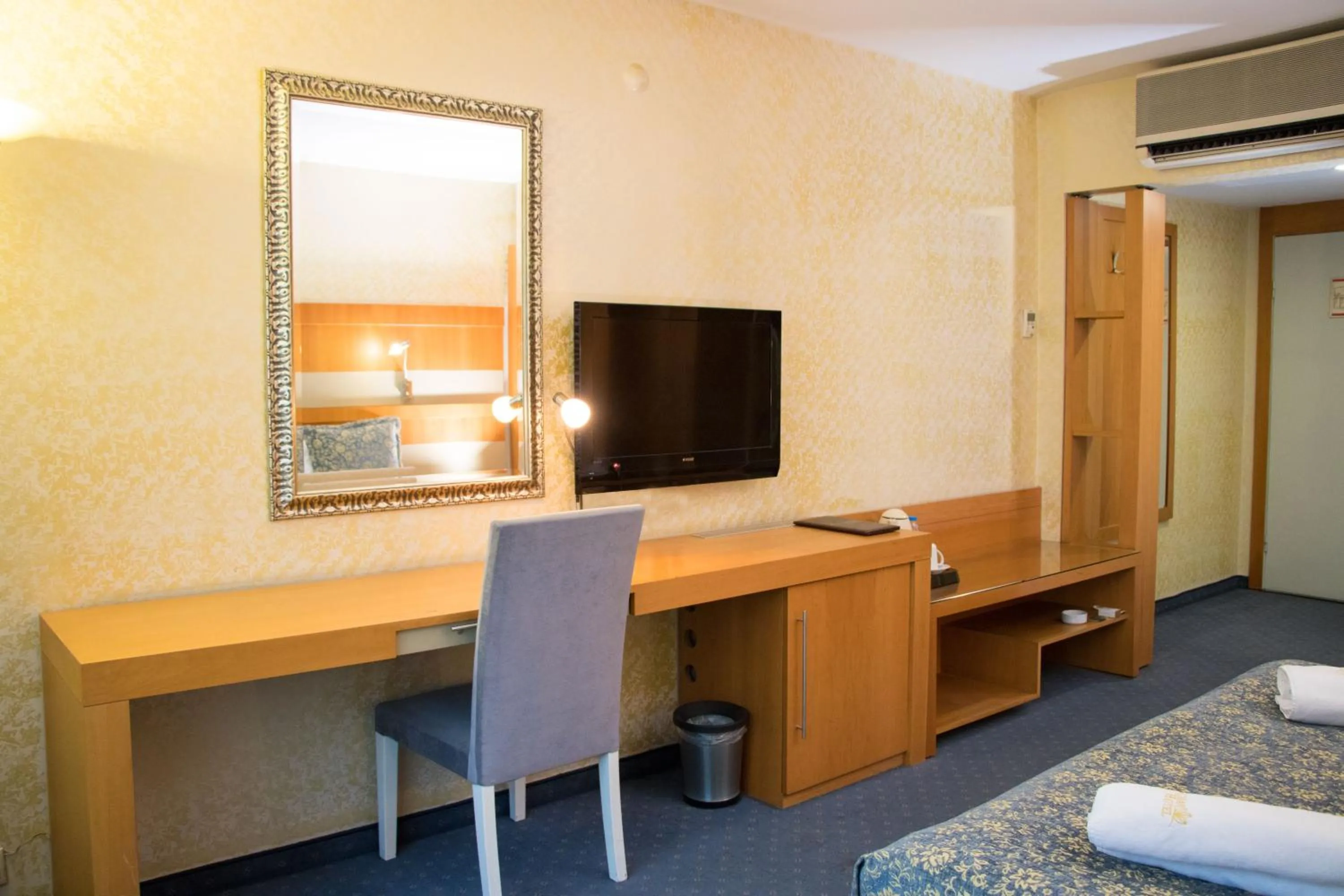 TV and multimedia, Bed in Burcman Hotel