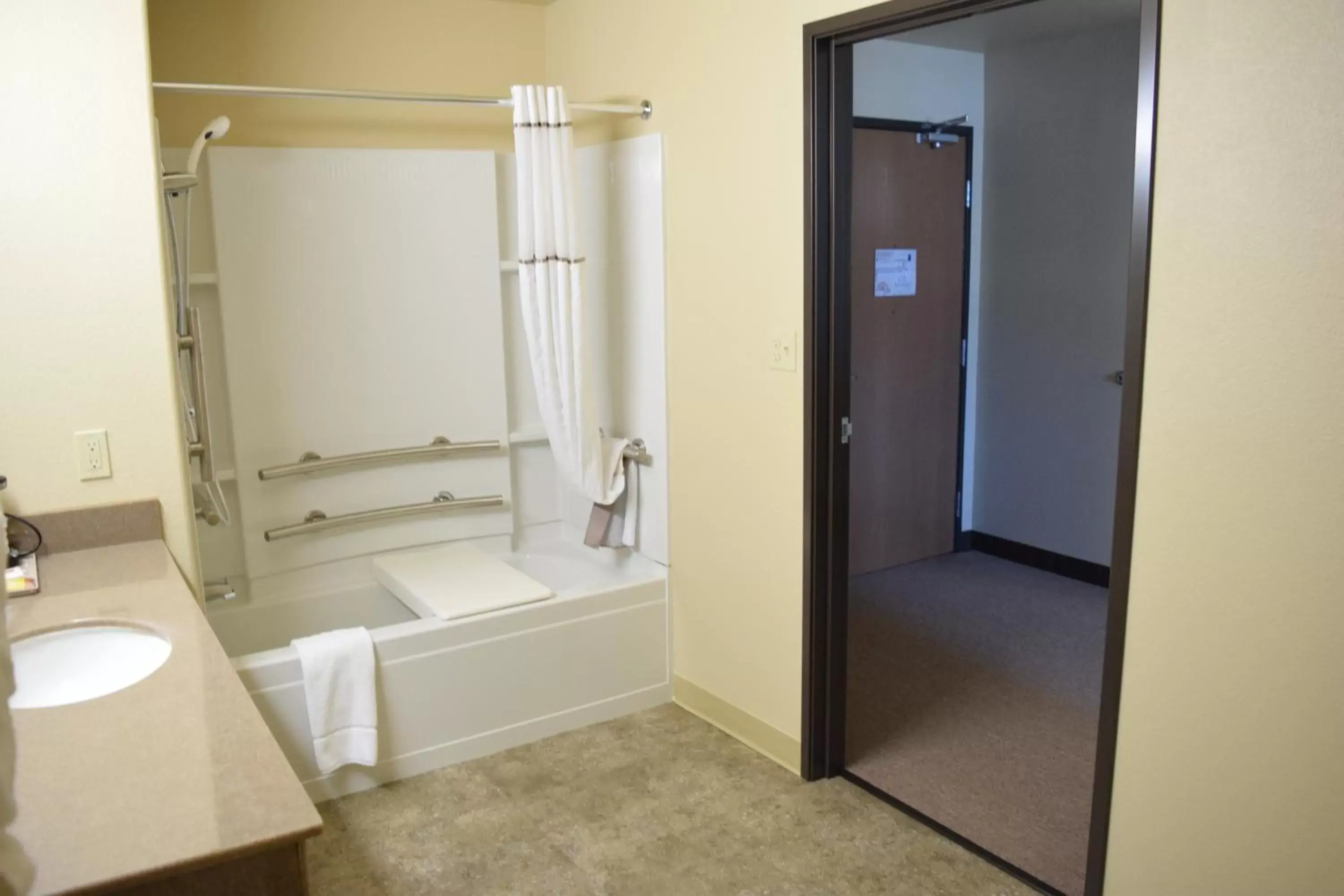Bathroom in Newcastle Lodge & Convention Center