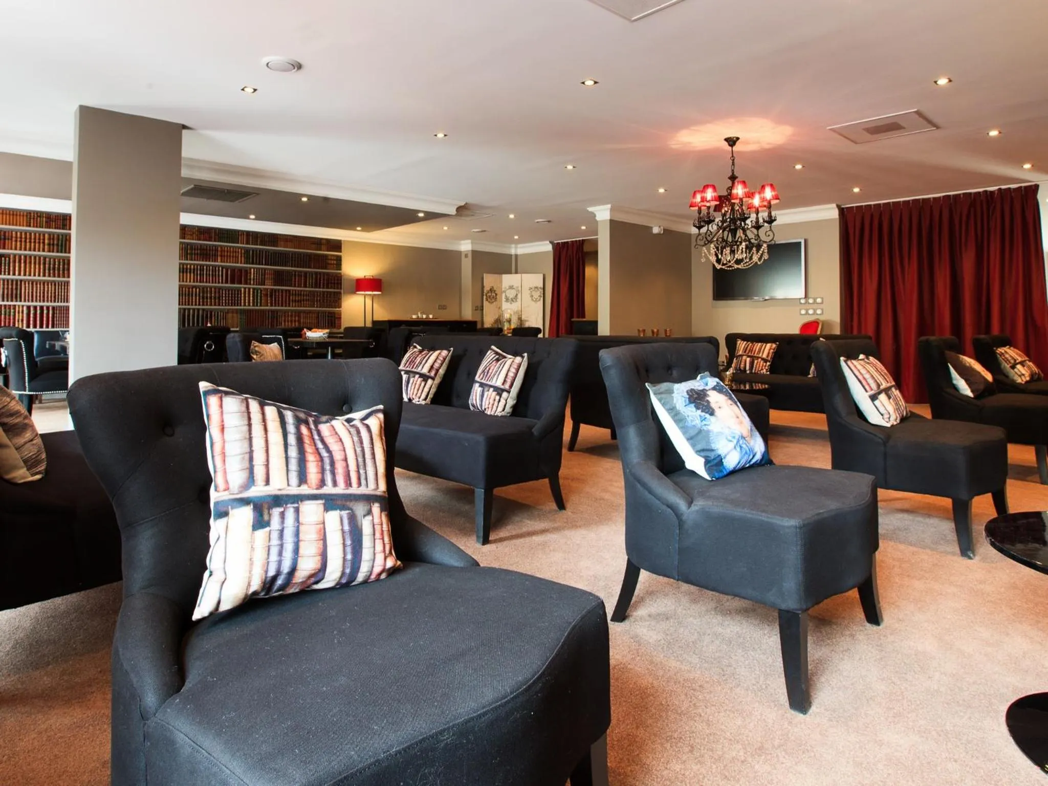 Lobby or reception in Garrigae Distillerie de Pezenas - Hotellerie & Spa