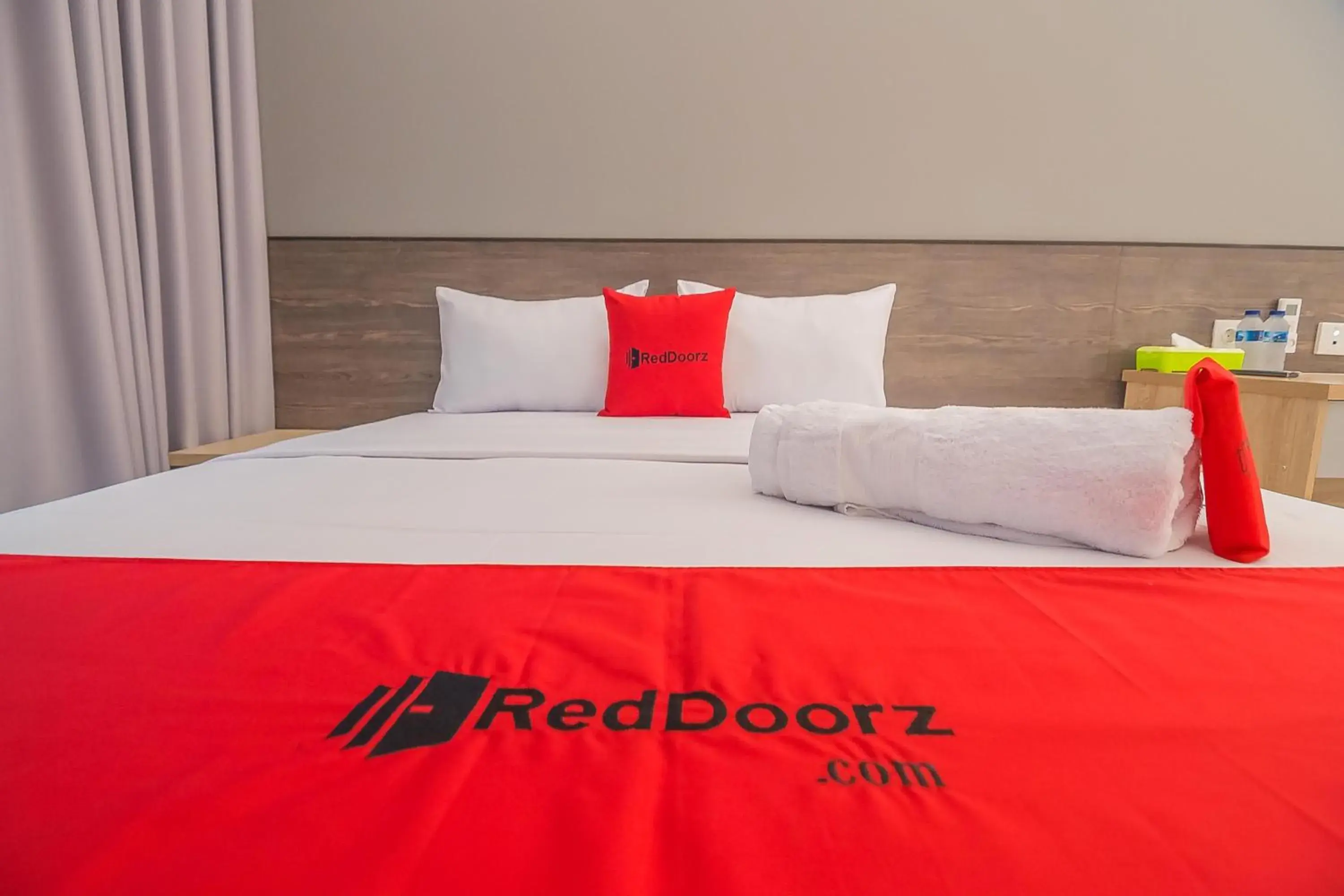 Bed in RedDoorz near Taman Rejomulyo