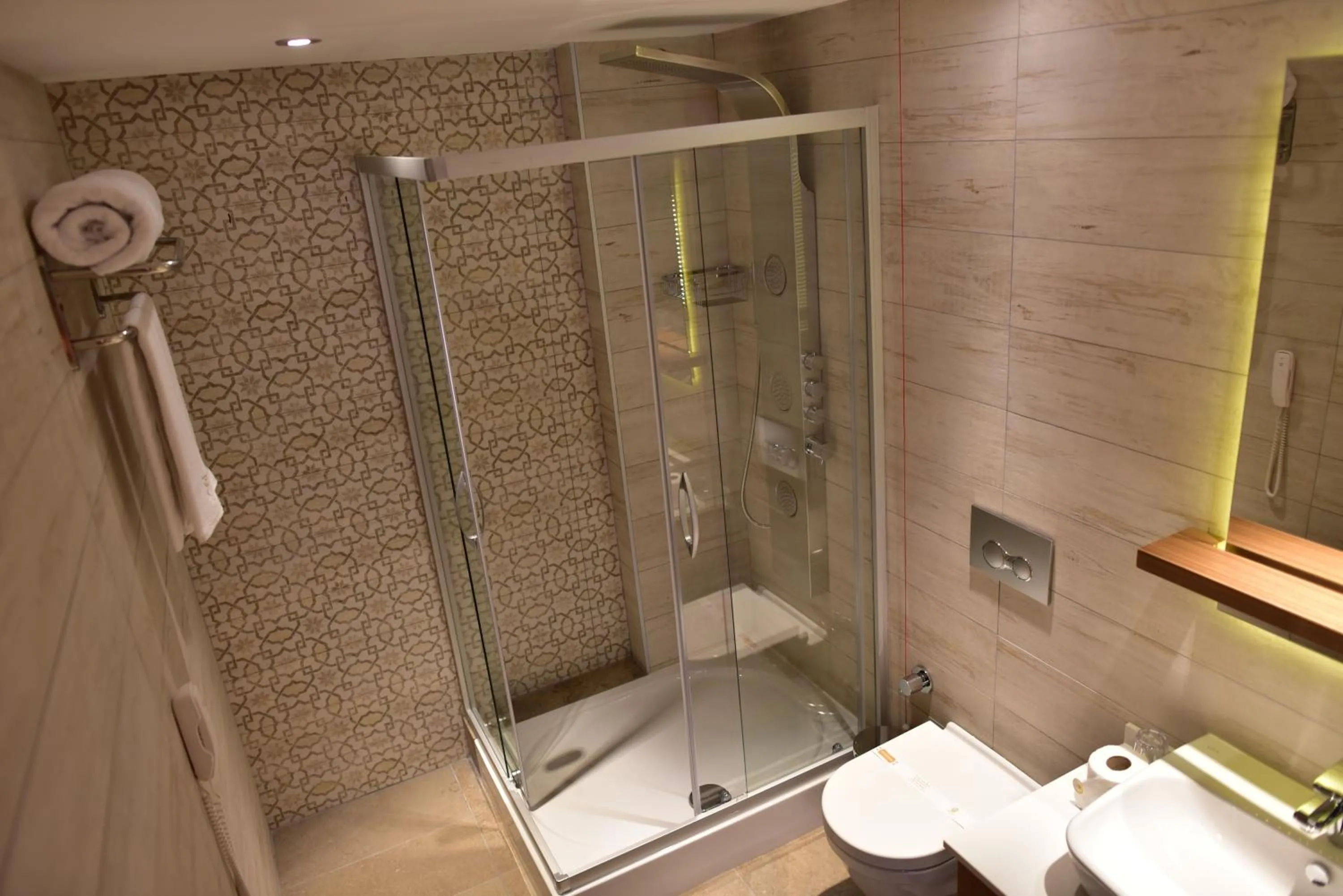 Shower in Giritligil Hotel